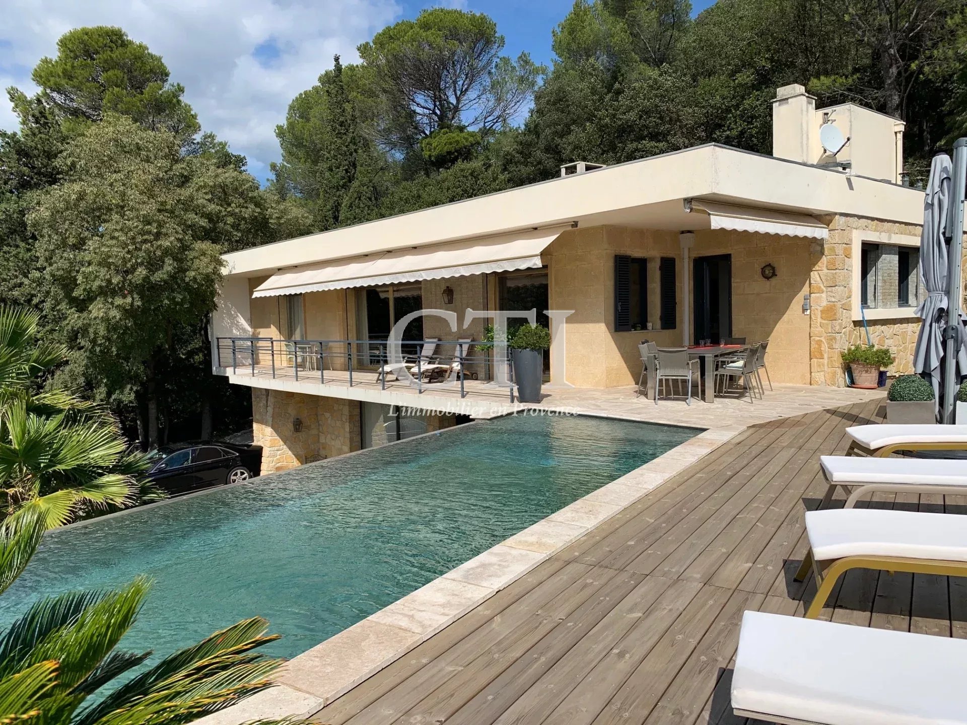 0 A VENDRE MAISON PROPRIETE D'ARCHITECTE MODERNE PIERRE JARDIN CLOS PISCINE A DEBORDEMENT 4 CHAMBRES ASCENSEUR GARAGE TERRASSES PLEIN SUD VUE A 180° PROCHE AVIGNON