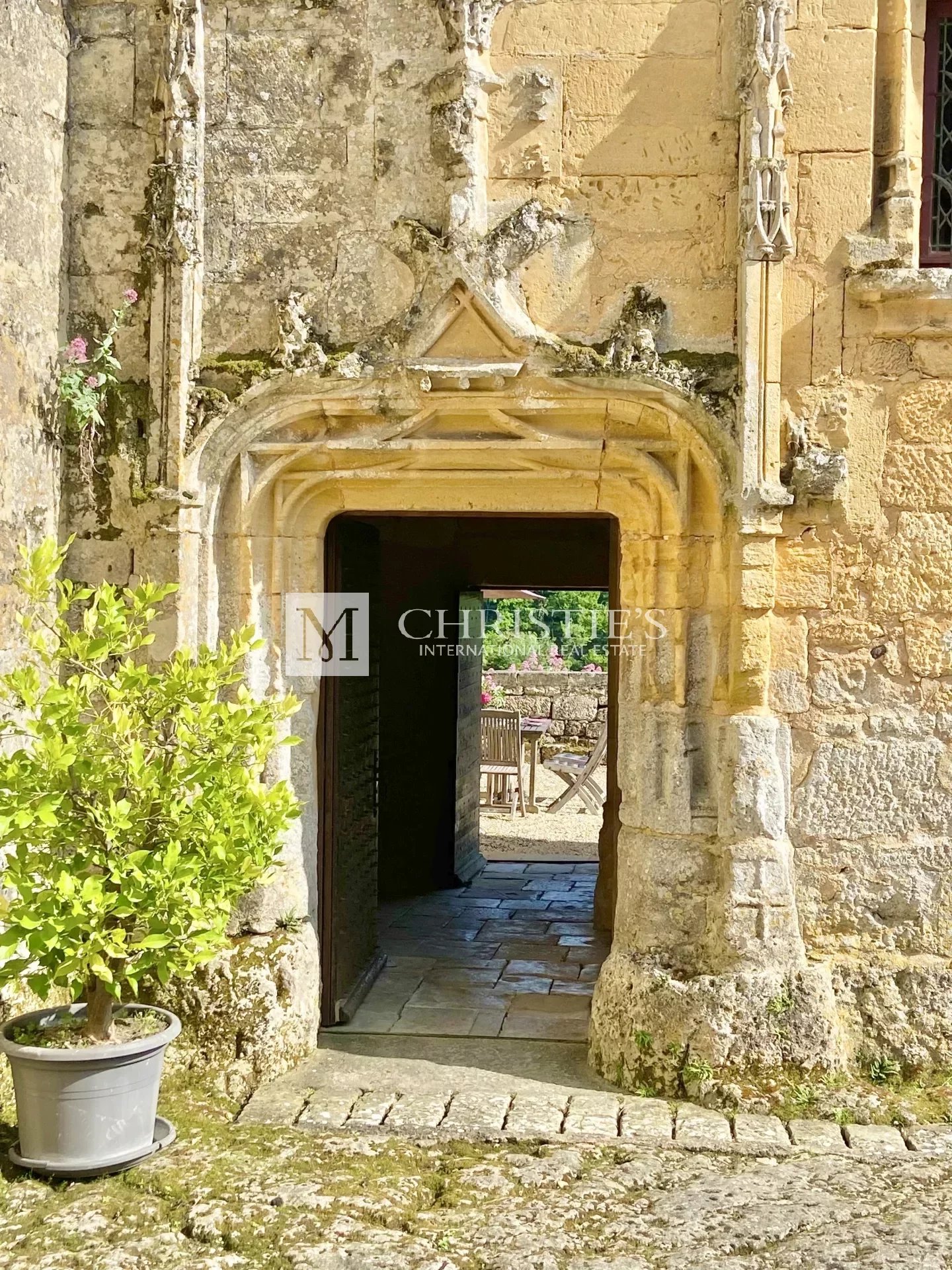 9 Bedroom Chateau's Image 5