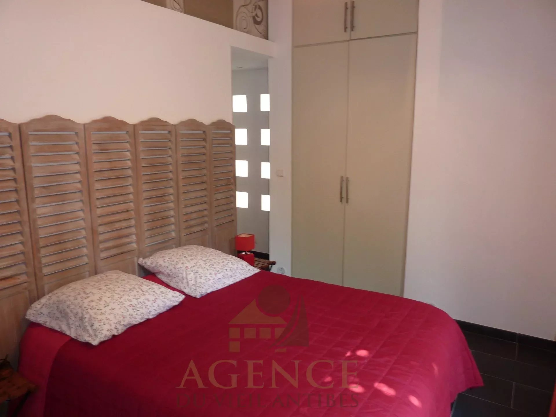 Bedroom High ceiling