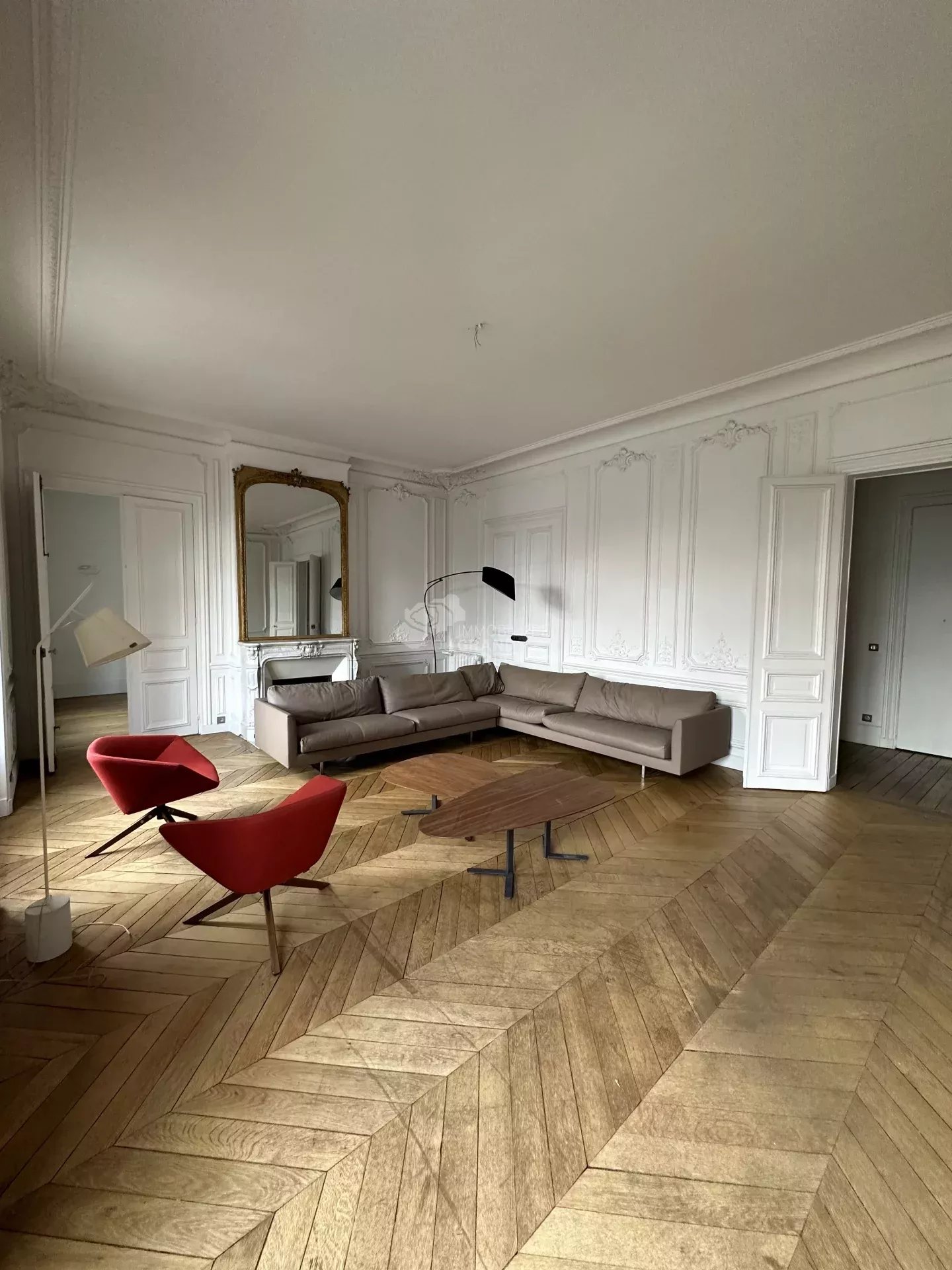 LOCATION MEUBLE 5 PIECES AUX PIEDS DU CHAMPS DE MARS