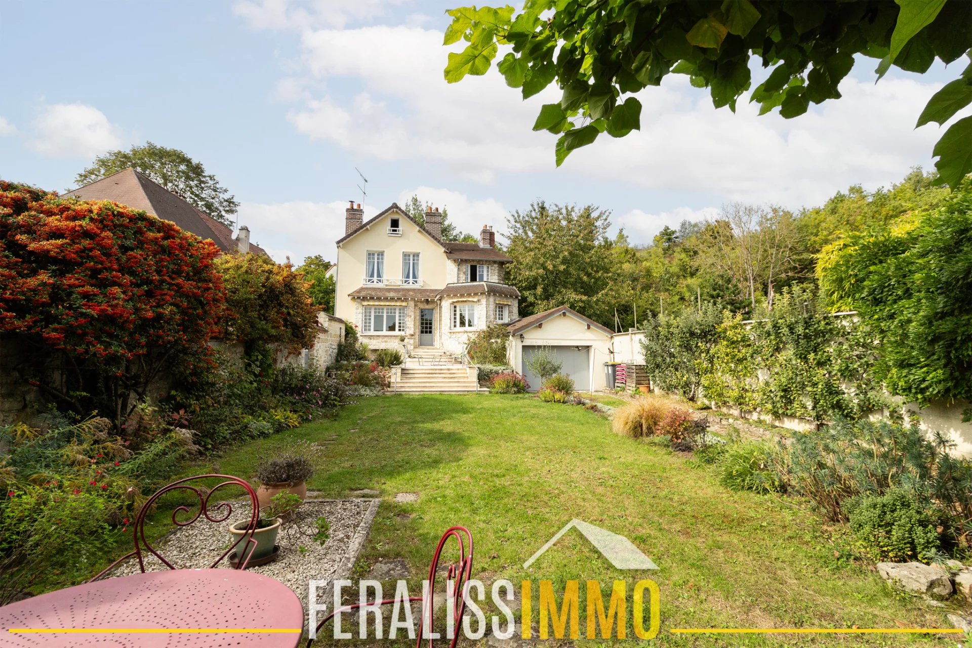 Maison familiale chaleureuse au coeur du village de Cergy