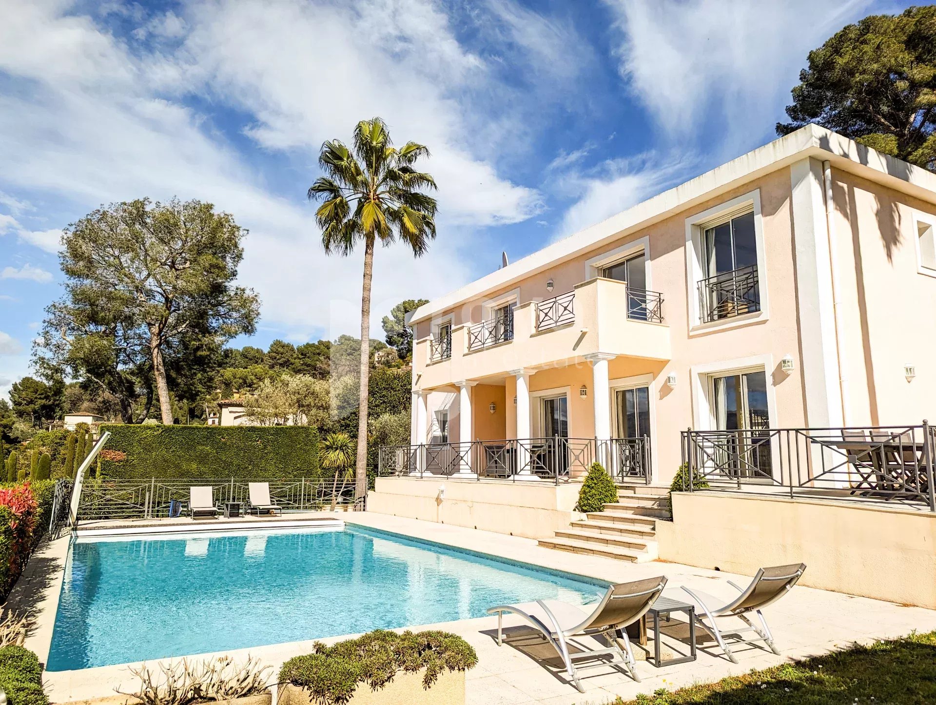 MOUGINS GOLF - VILLA AVEC VUE PANORAMIQUE