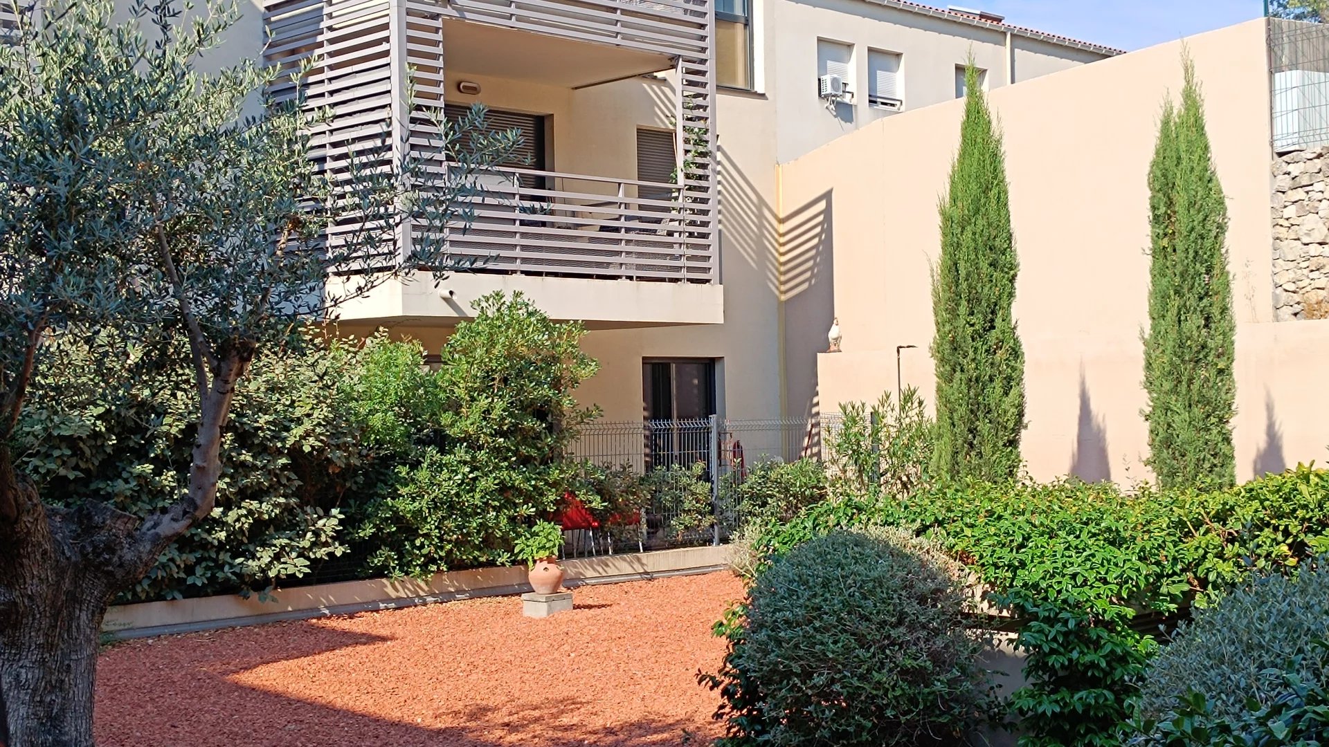 APPARTEMENT T2 REZ-DE-JARDIN LE THOLONET