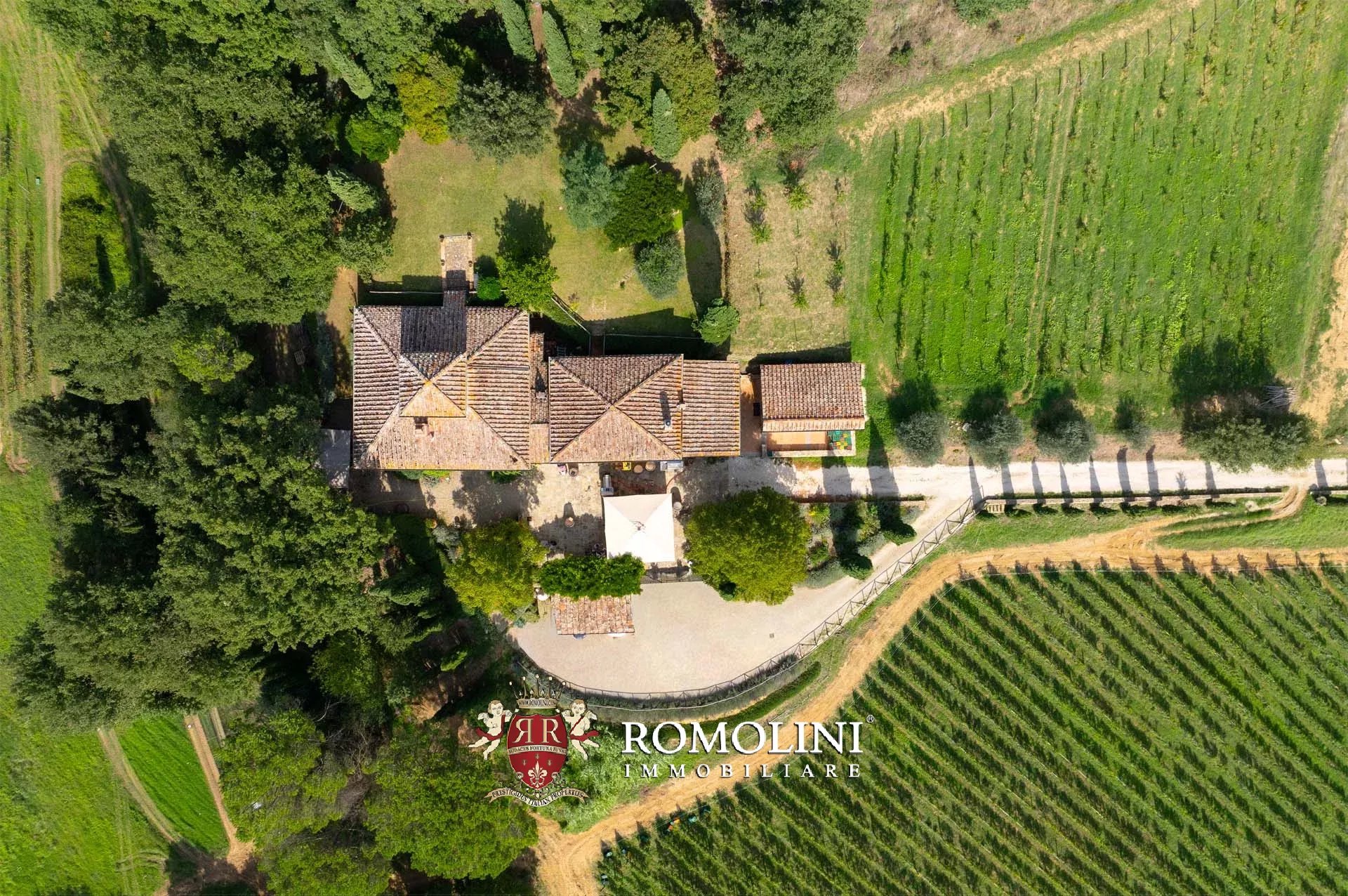 5 Bedroom Vineyard's Image 3