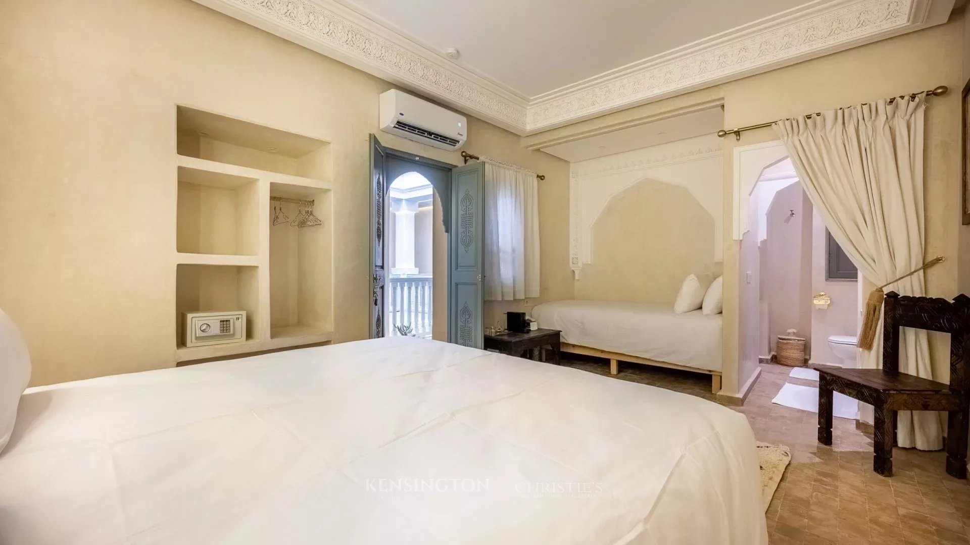 8 Bedroom Villa/Townhouse's Image 25