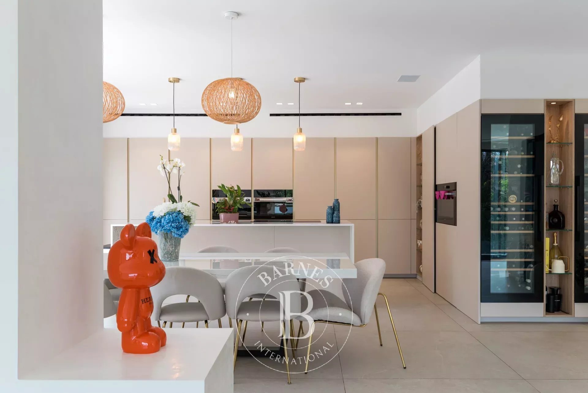 Stunning Contemporary Home – 5 Bedrooms – Smart Home – Pool – Independent Studio - picture 9