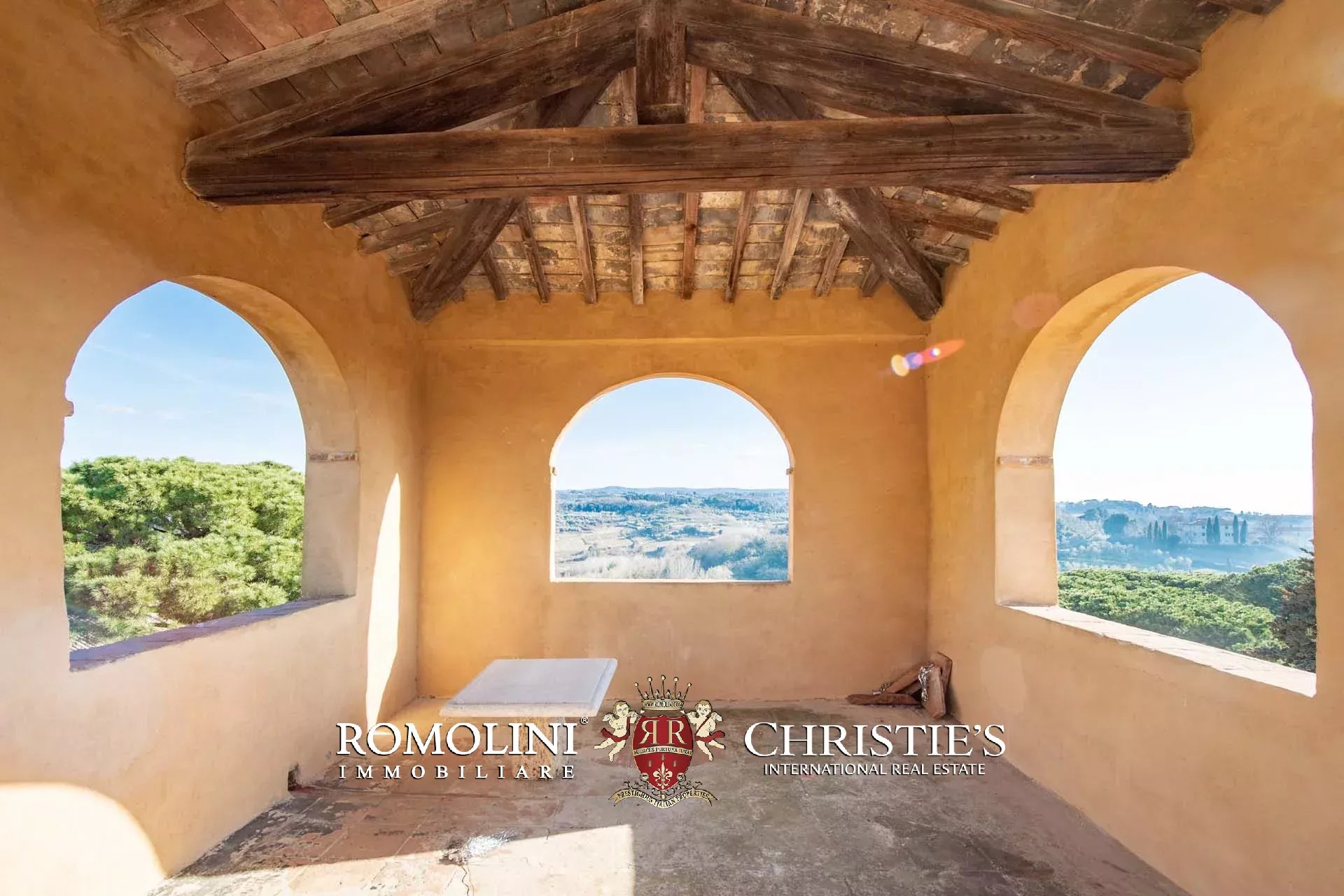 LUXURY PERIOD VILLA FOR SALE NEAR PISA, TUSCANY