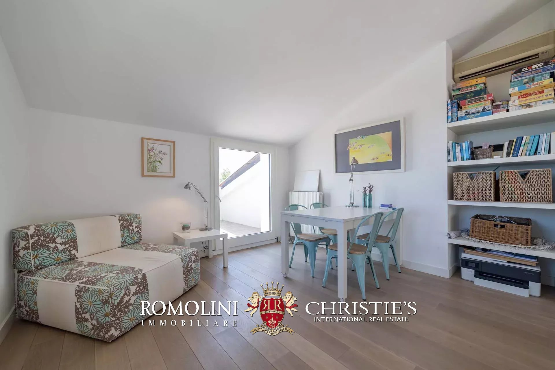 6 Bedroom Villa/Townhouse's Image 78