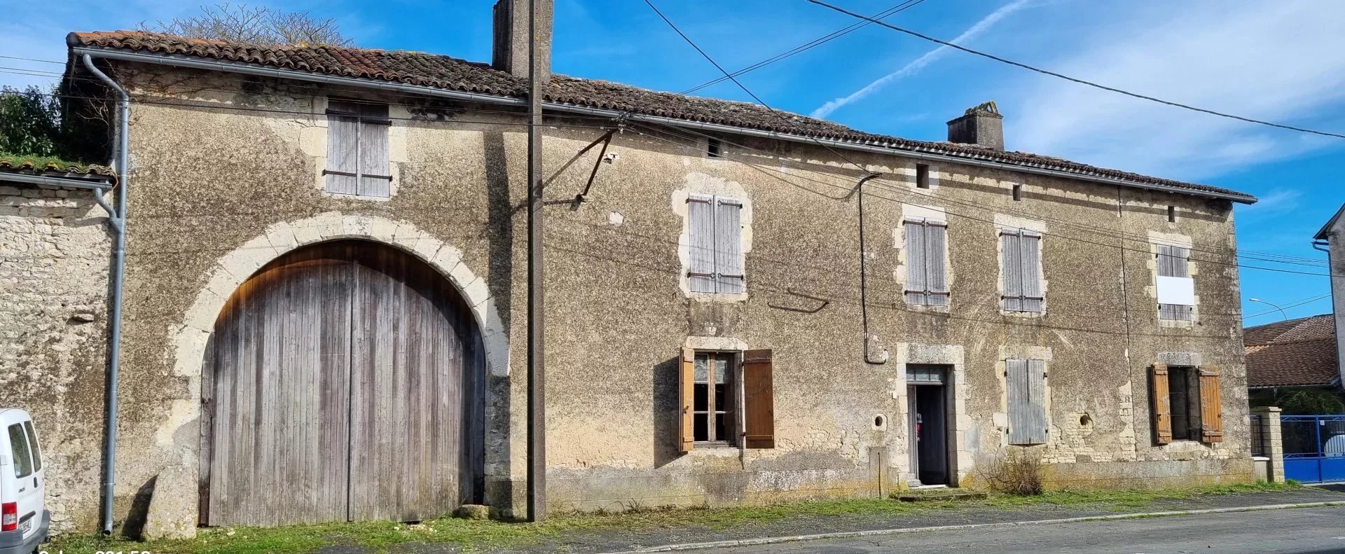 Maison de village à rénover avec terrain et dépendances