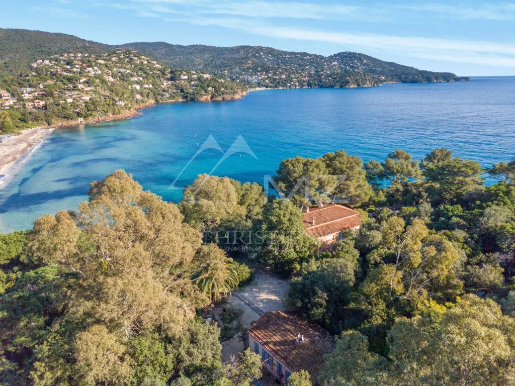 Villa for sale in Le Lavandou — Waterfront Family Estate Le Lavandou | Rare Luxury Villa Cap Nègre
