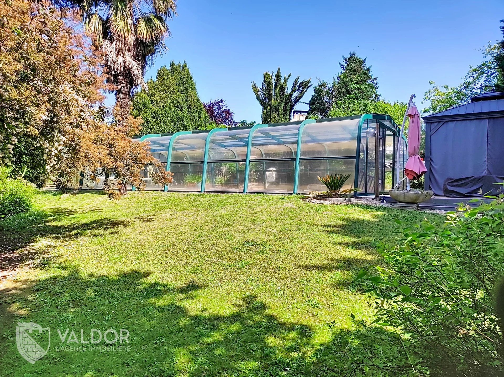 Terrain à bâtir de 580 m² avec piscine creusée