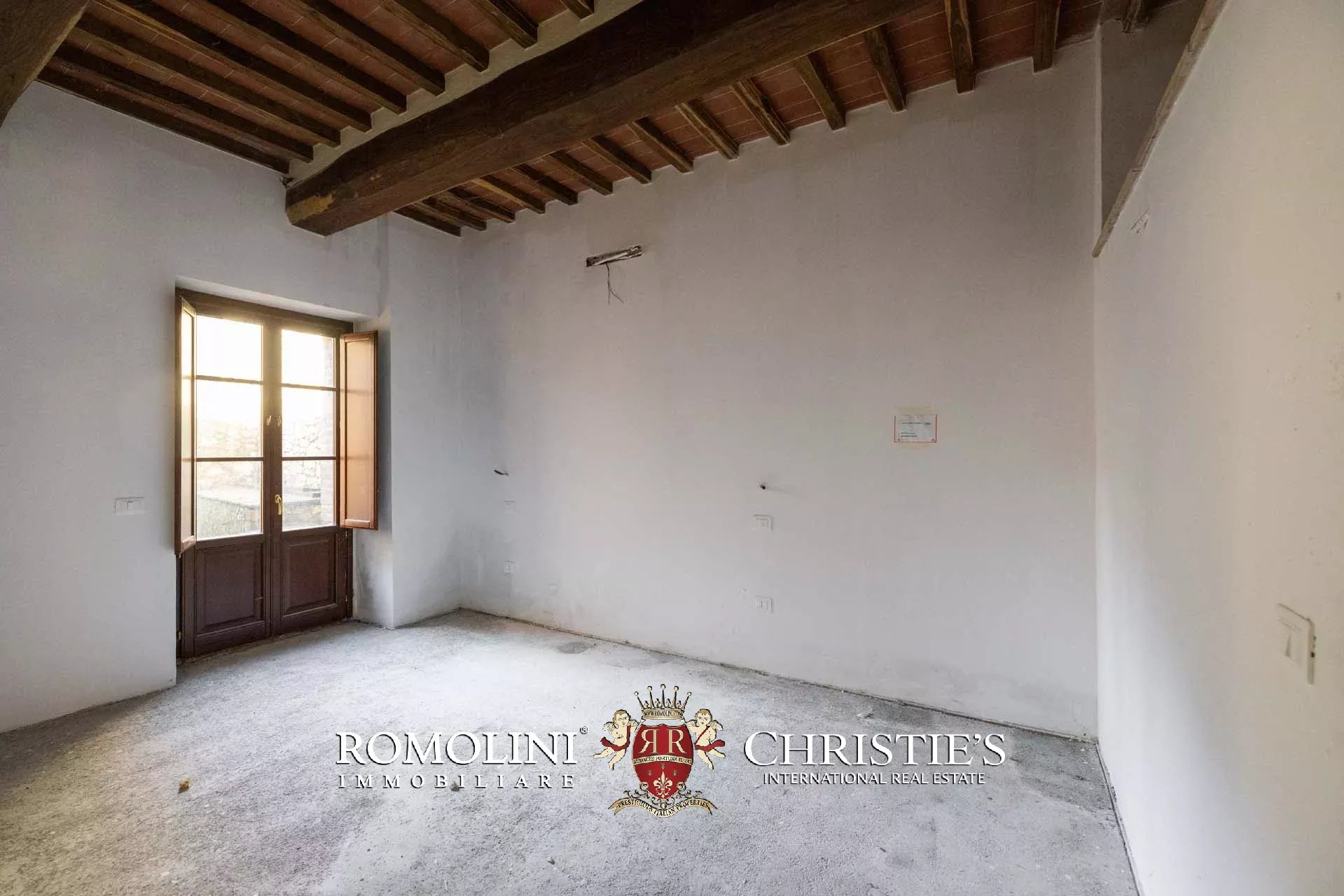 6 Bedroom Villa/Townhouse's Image 23