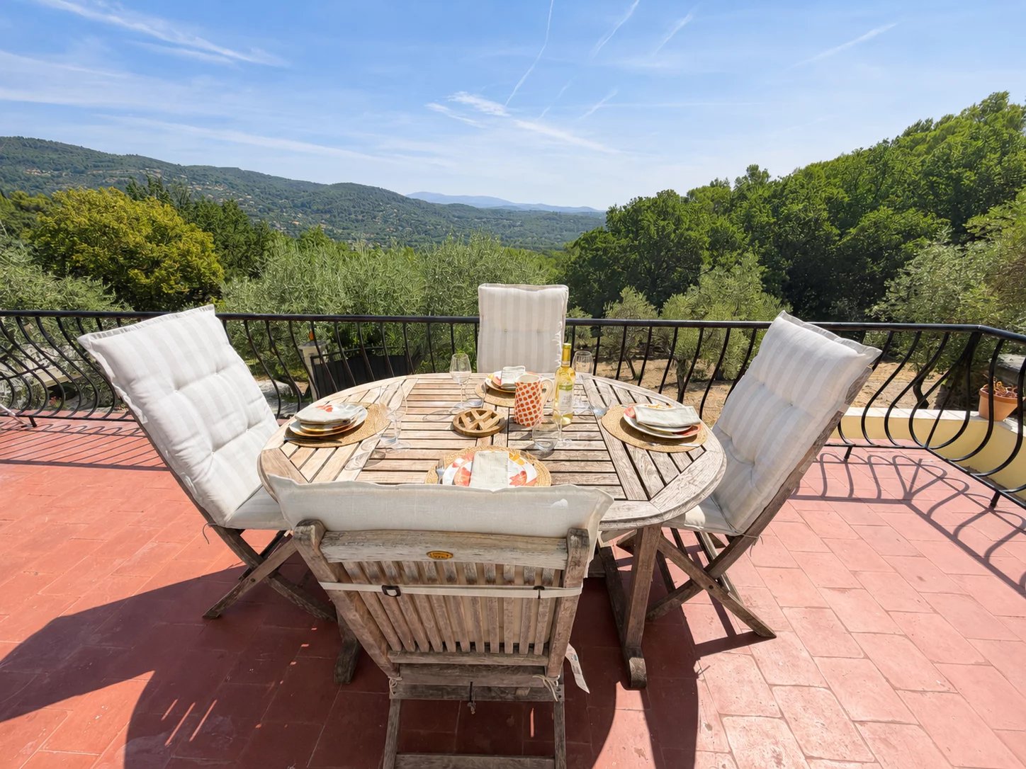 House with a view walking distance to the village - Seillans