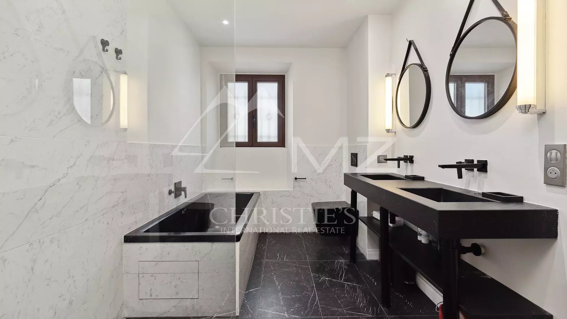 5 Bedroom Villa/Townhouse's Image 6