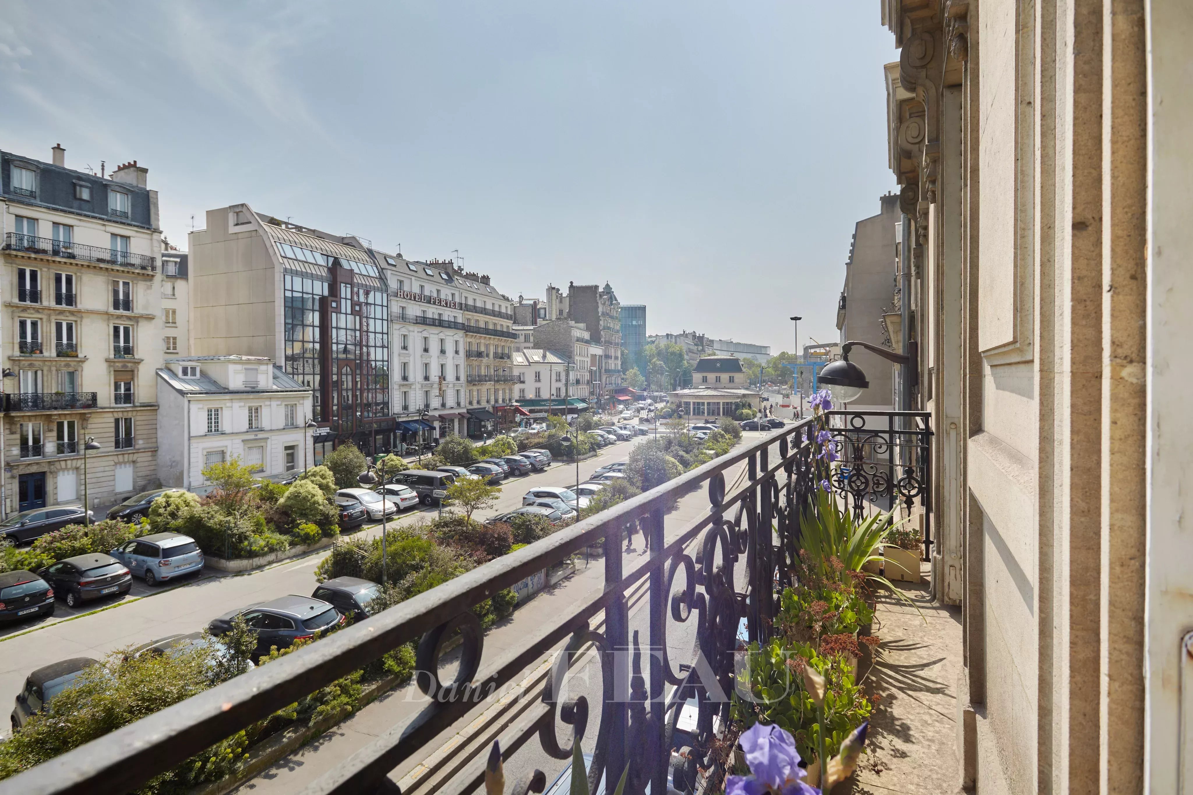 Sale Apartment Paris 17th