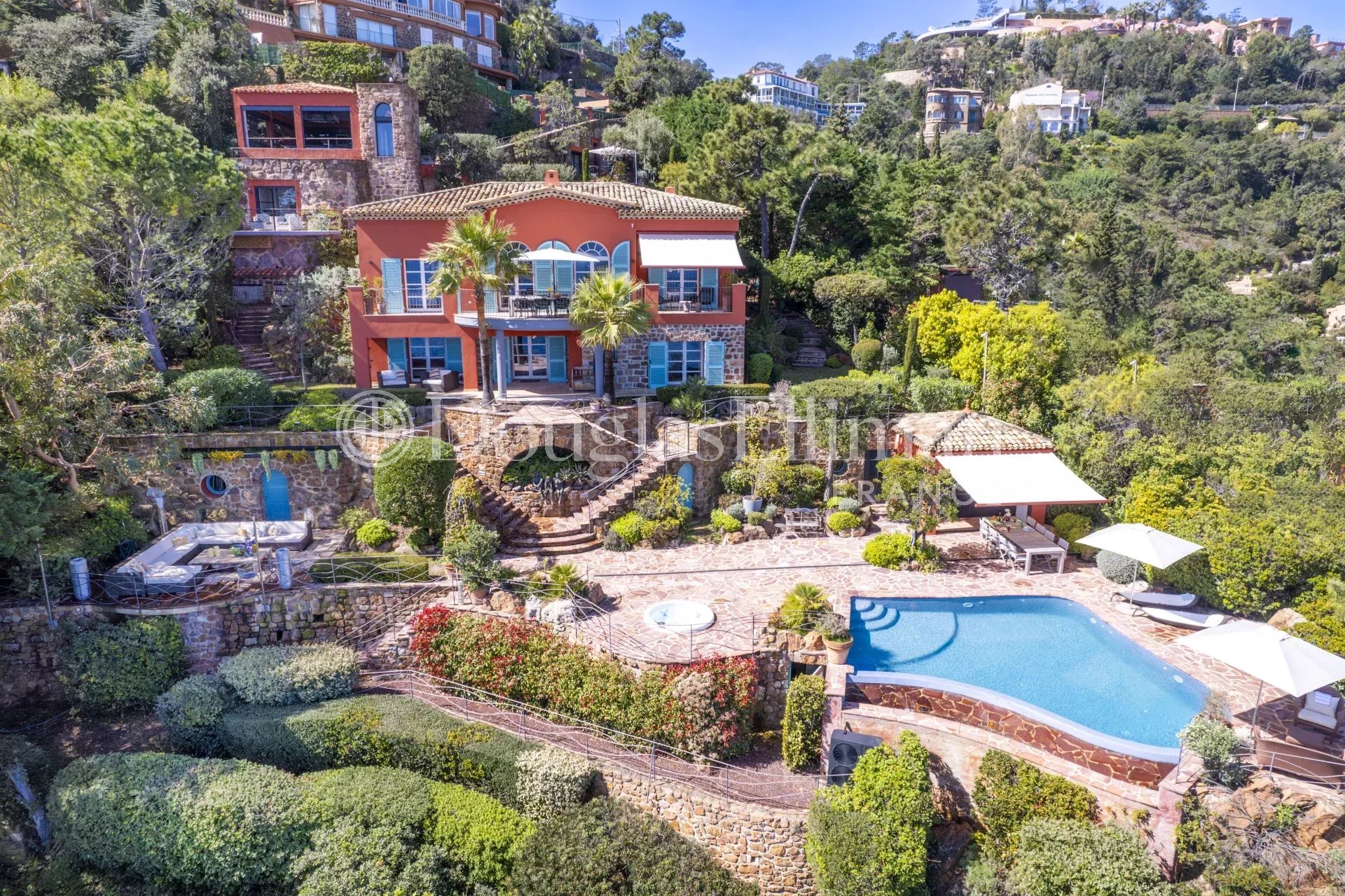 THEOULE-SUR-MER – Magnifique villa pieds dans l&rsquo;eau - Image nᵒ2