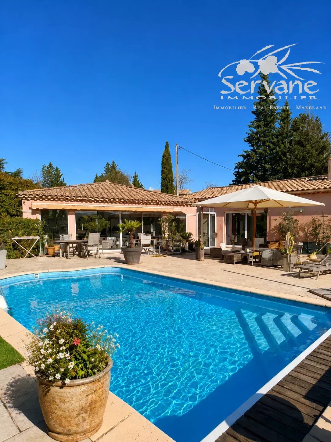 Lovely Cotignac house 4 beds, studio and pool