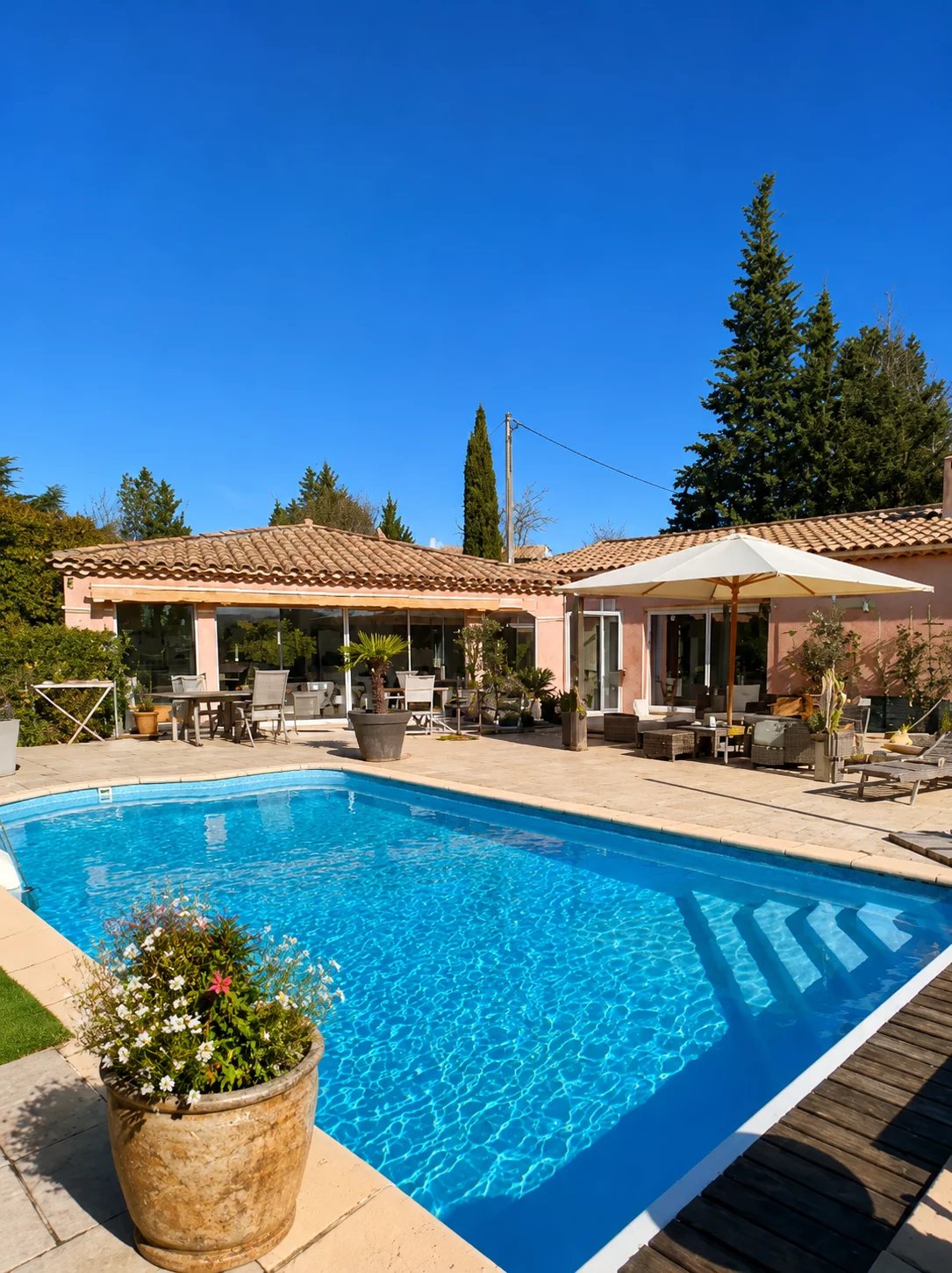 Lovely Cotignac house 4 beds, studio and pool