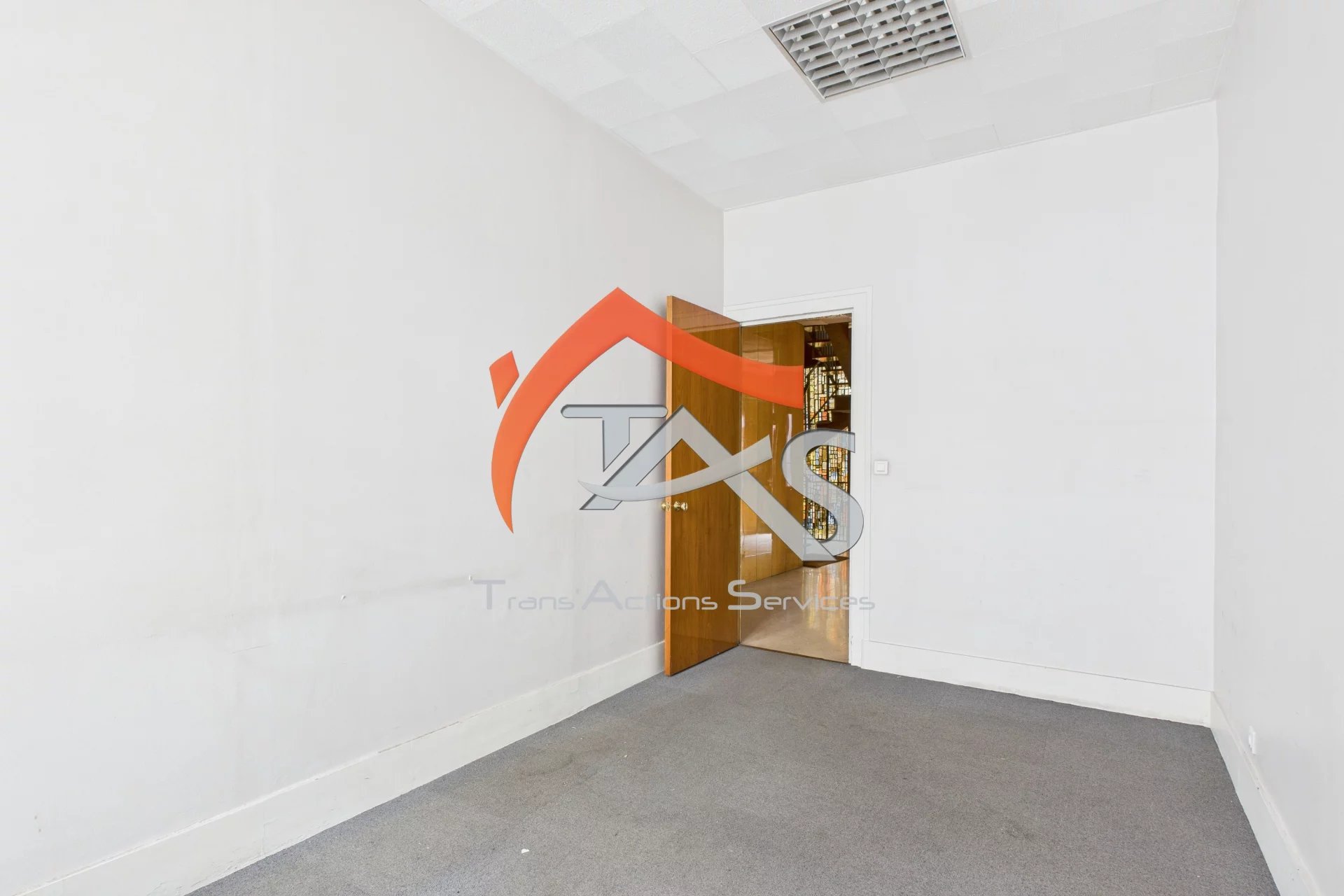 Plateau de 88 m² + cave - Photo 3