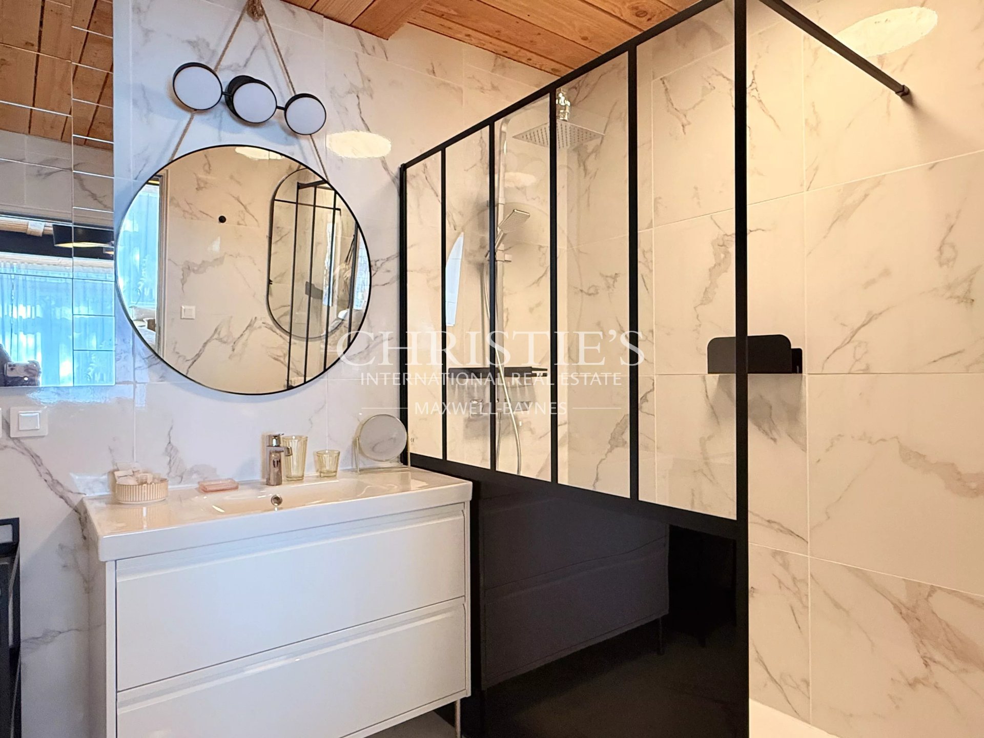 9 Bedroom Villa/Townhouse's Image 10