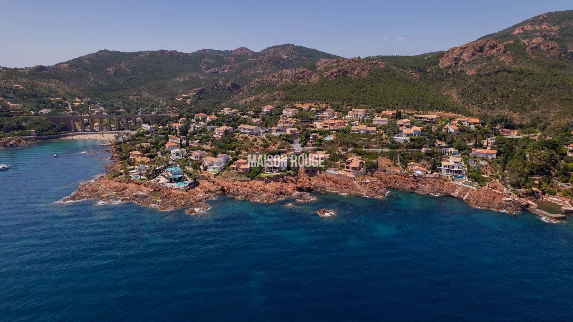 Saint-Raphaël : Villa contemporaine d'exception avec vue mer panoramique et piscine à débordement »