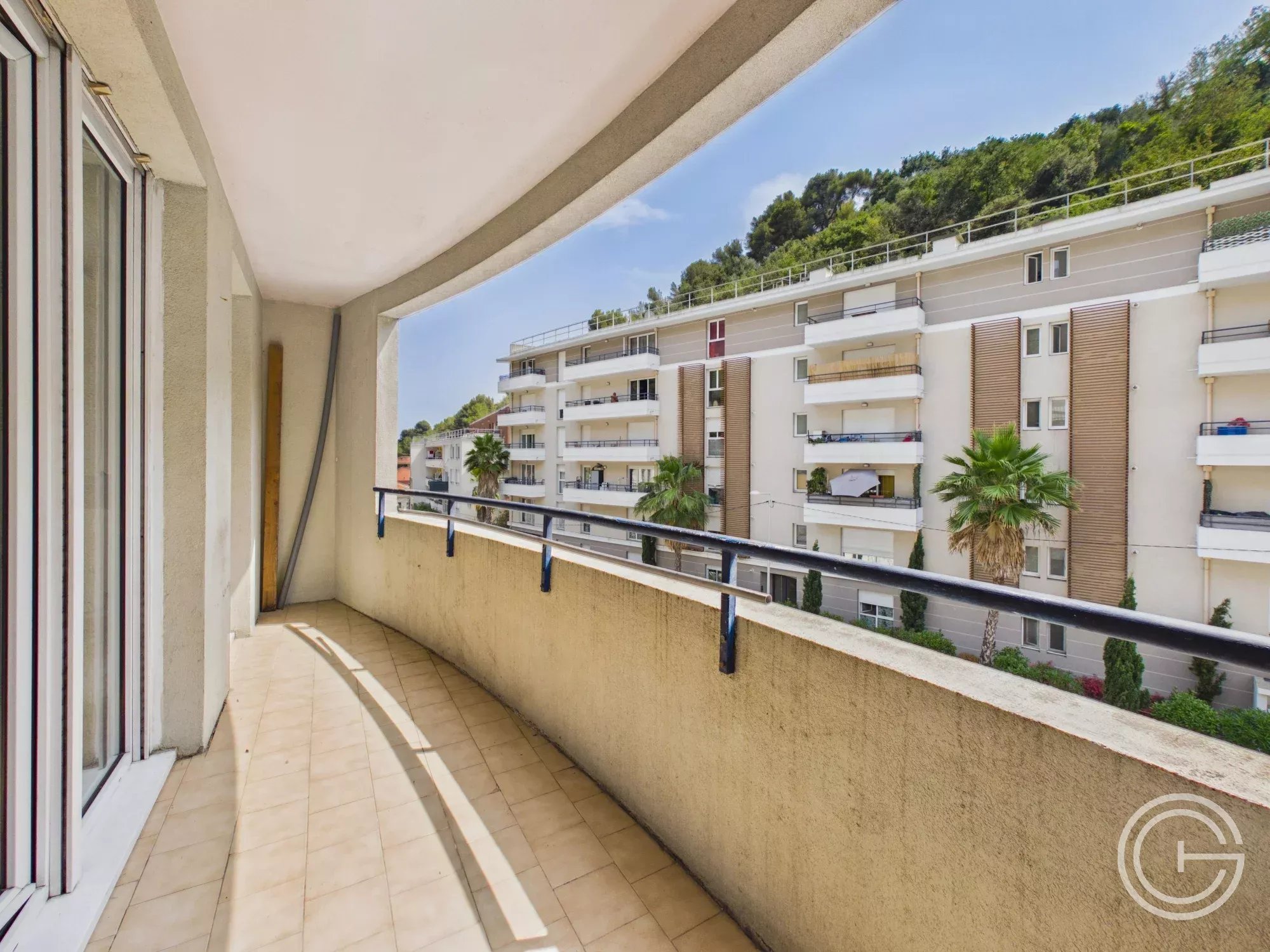STUDIO VIDE AVEC PARKING - 26 RT CANTA GALLET - PROCHE CARLONE