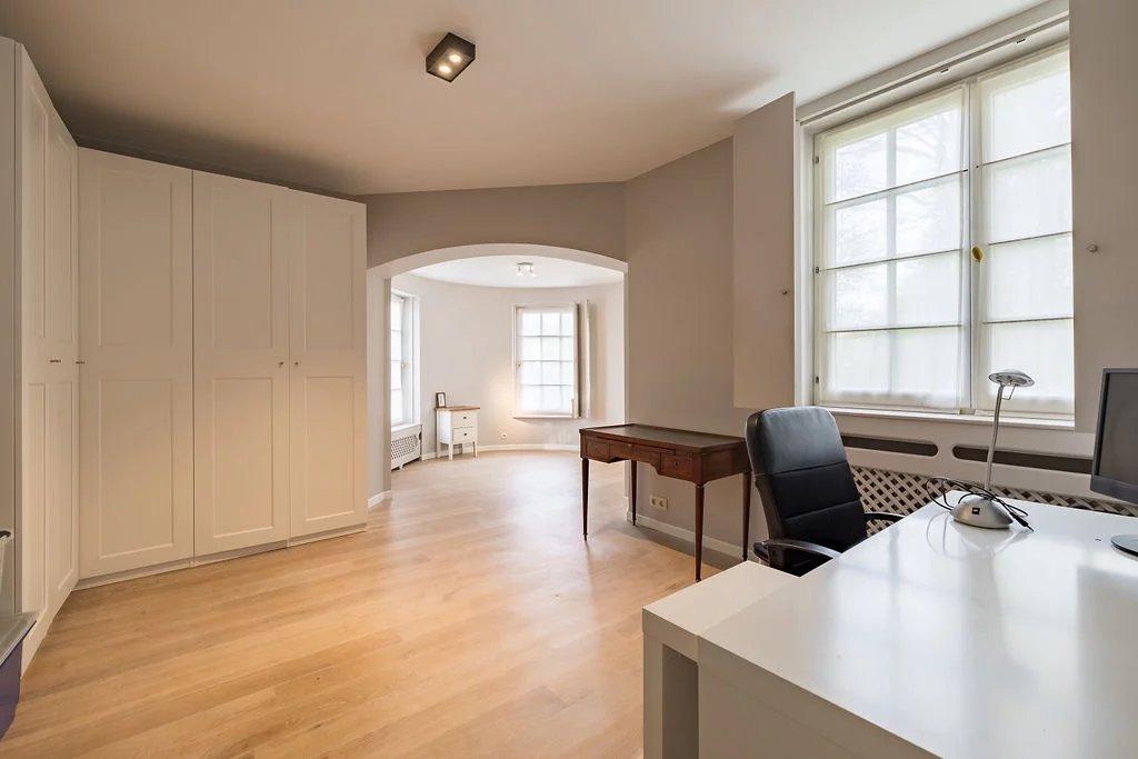 OPTIE - Lipszyc villa gerenoveerd op een privédomein van 7 ha