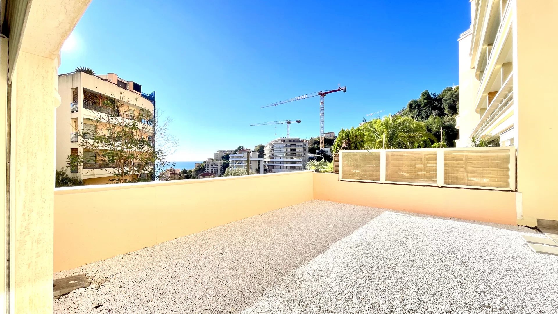 Large 3 room Beausoleil
