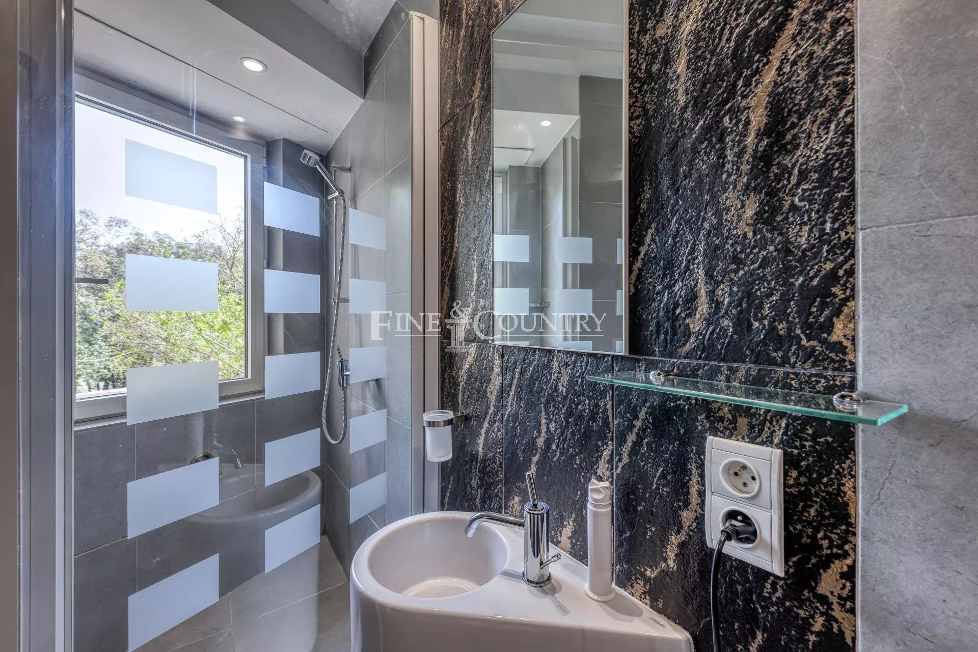 Photo of for sale property in Valbonne with tennis and hélipad