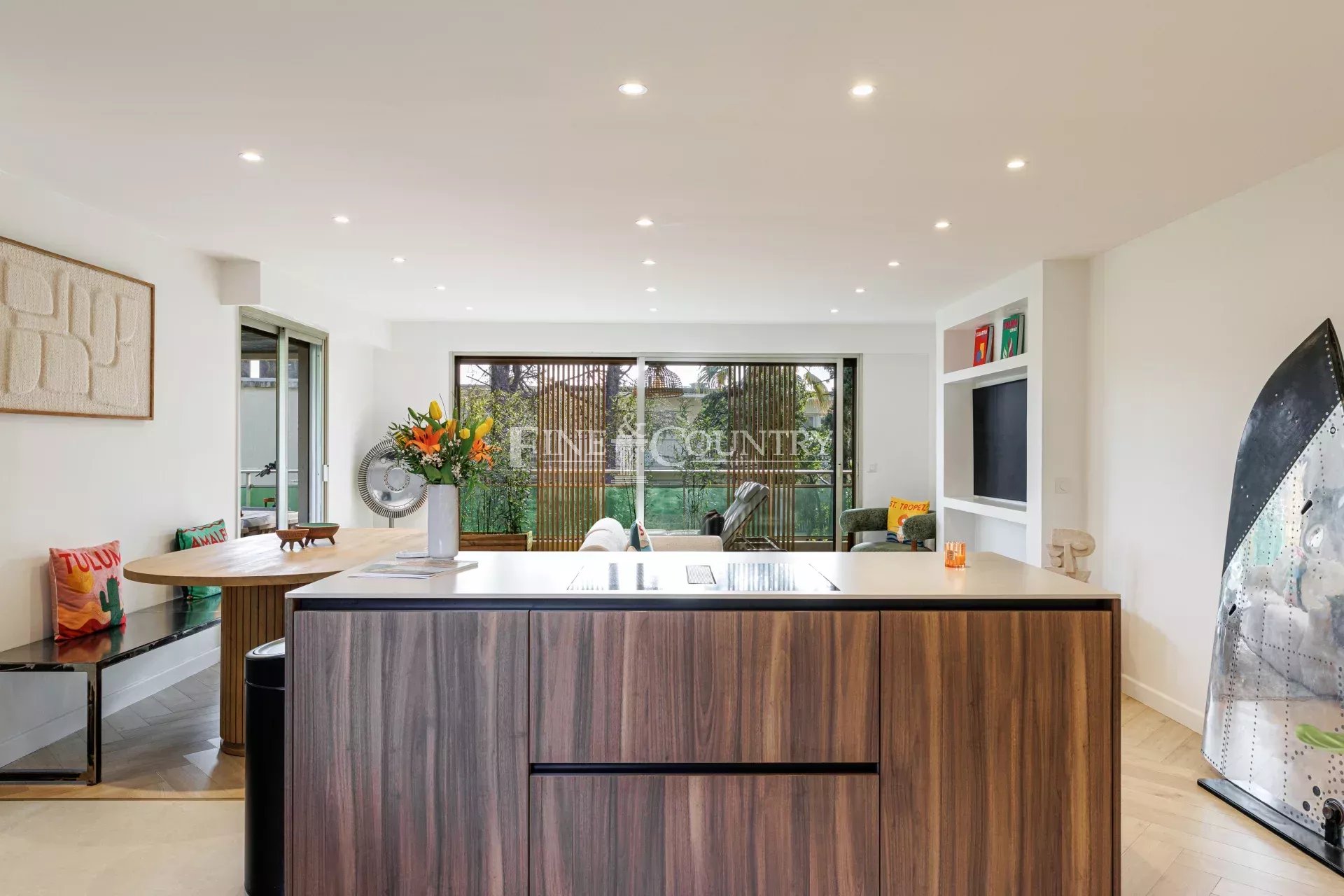 Photo of For Sale – 2-Bedroom Apartment – Cannes Montrose