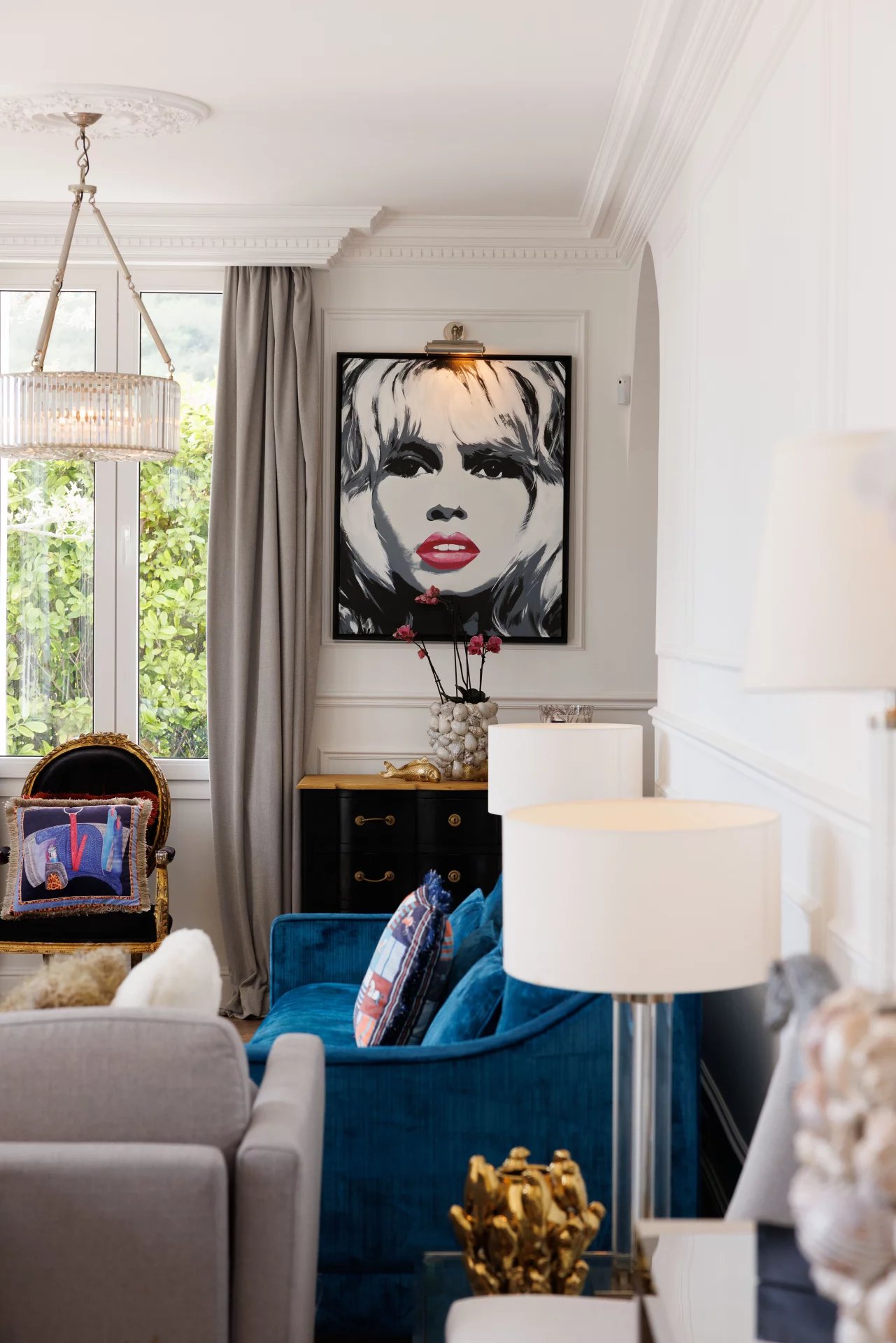 Tastefully renovated villa with guest house and open views