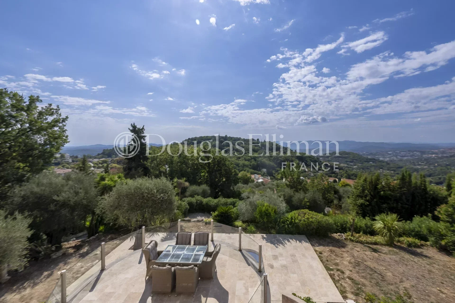 CHATEAUNEUF-DE-GRASSE – Large Villa avec une vue panoramique et deux piscines - Image nᵒ2