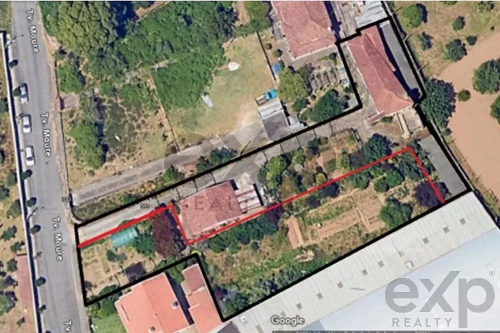 "Charmosa Casa Isolada em Santa Maria de Lamas"