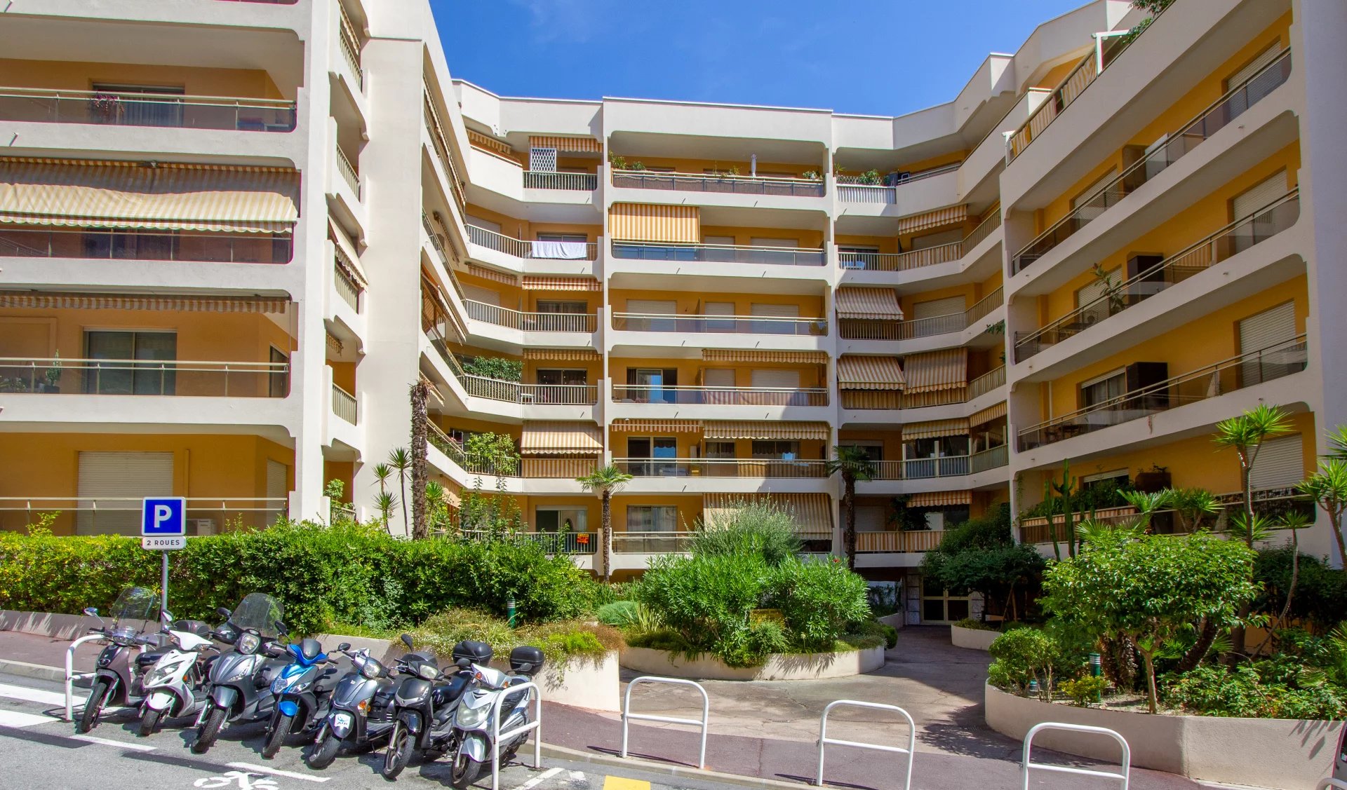 BEAUSOLEIL - Appartement deux pièces 60m² avec balcon et terrasse