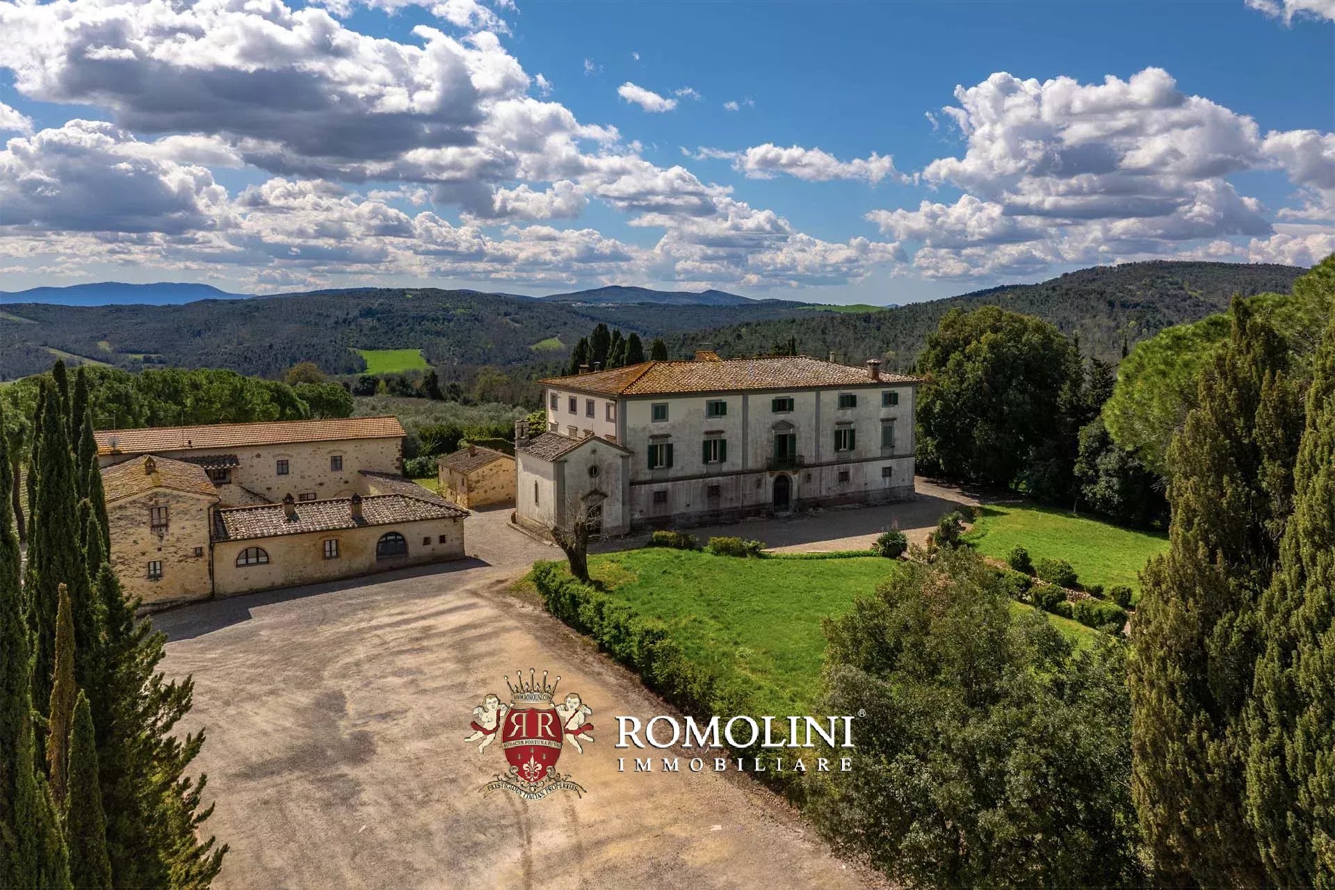 35 Bedroom Vineyard's Image 14