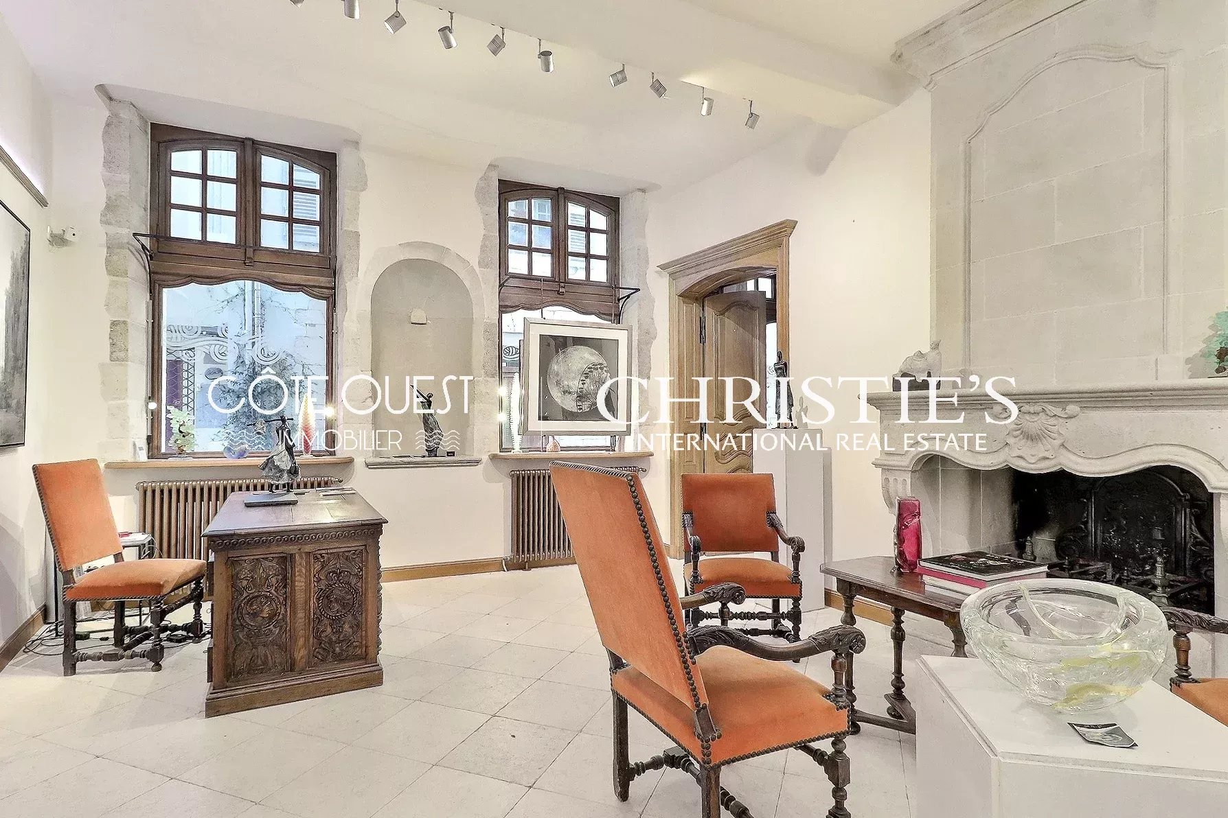 10 Bedroom Villa/Townhouse's Image 4