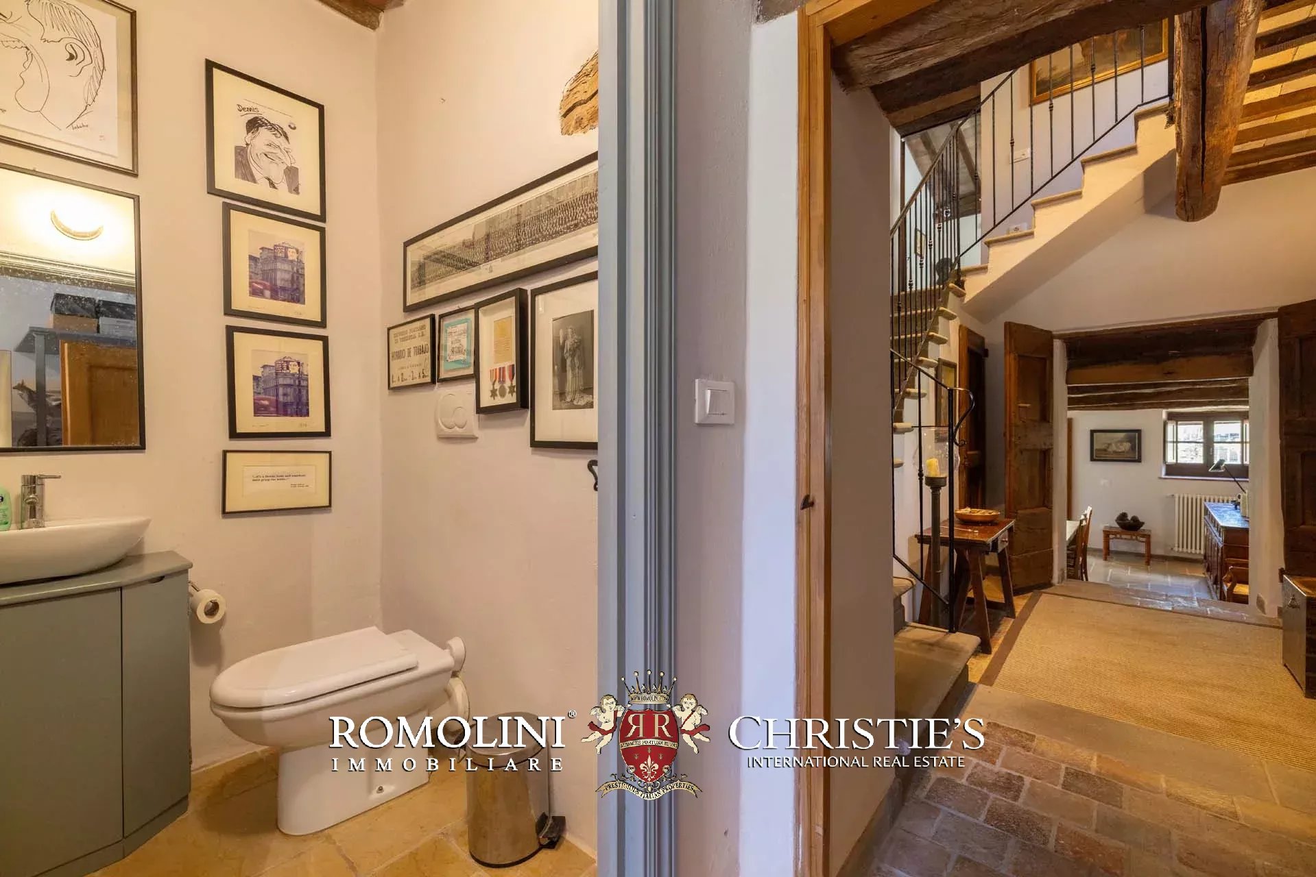 9 Bedroom Villa/Townhouse's Image 37