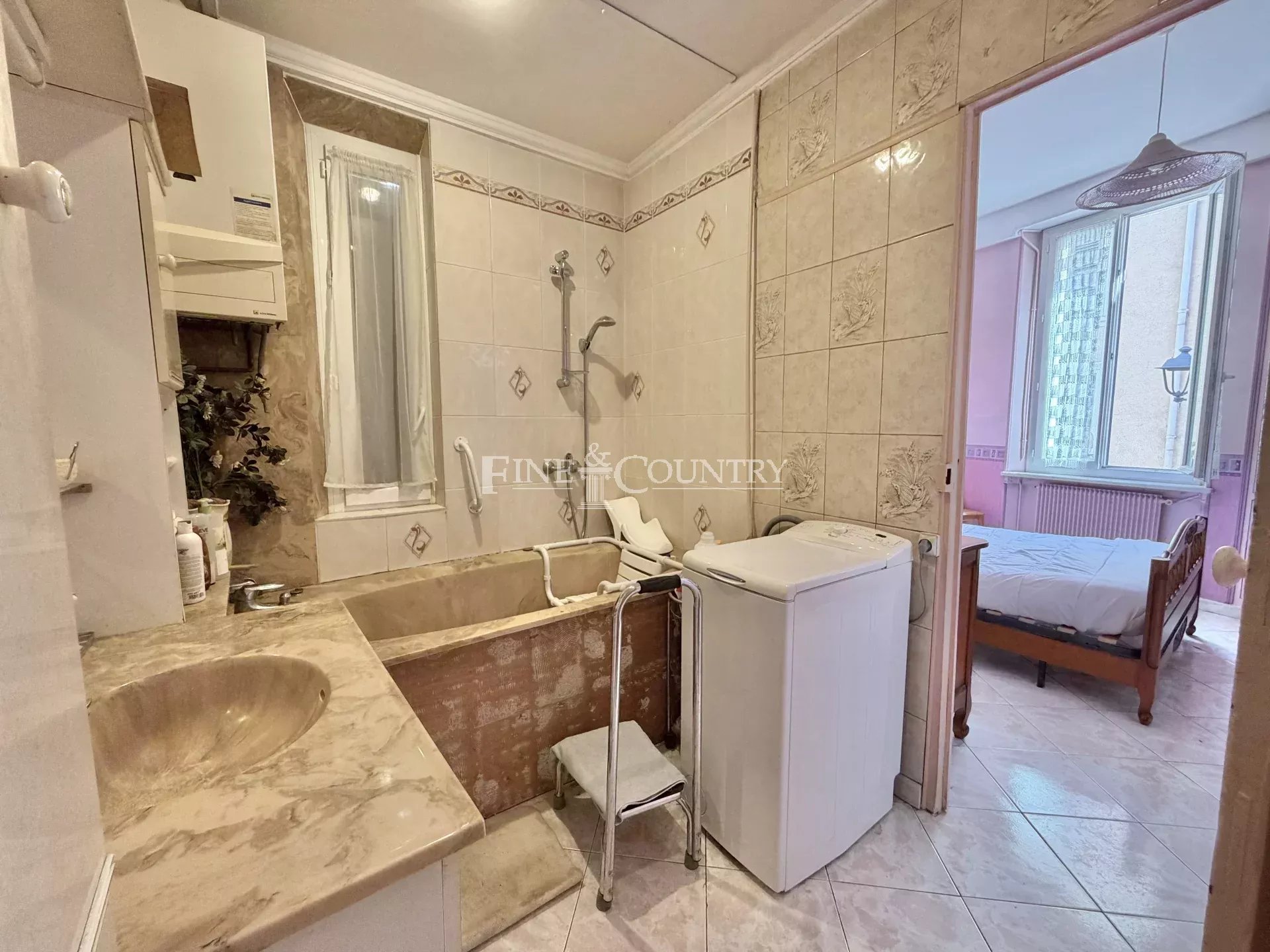 Photo of Building for sale in Le Cannet, to renovate