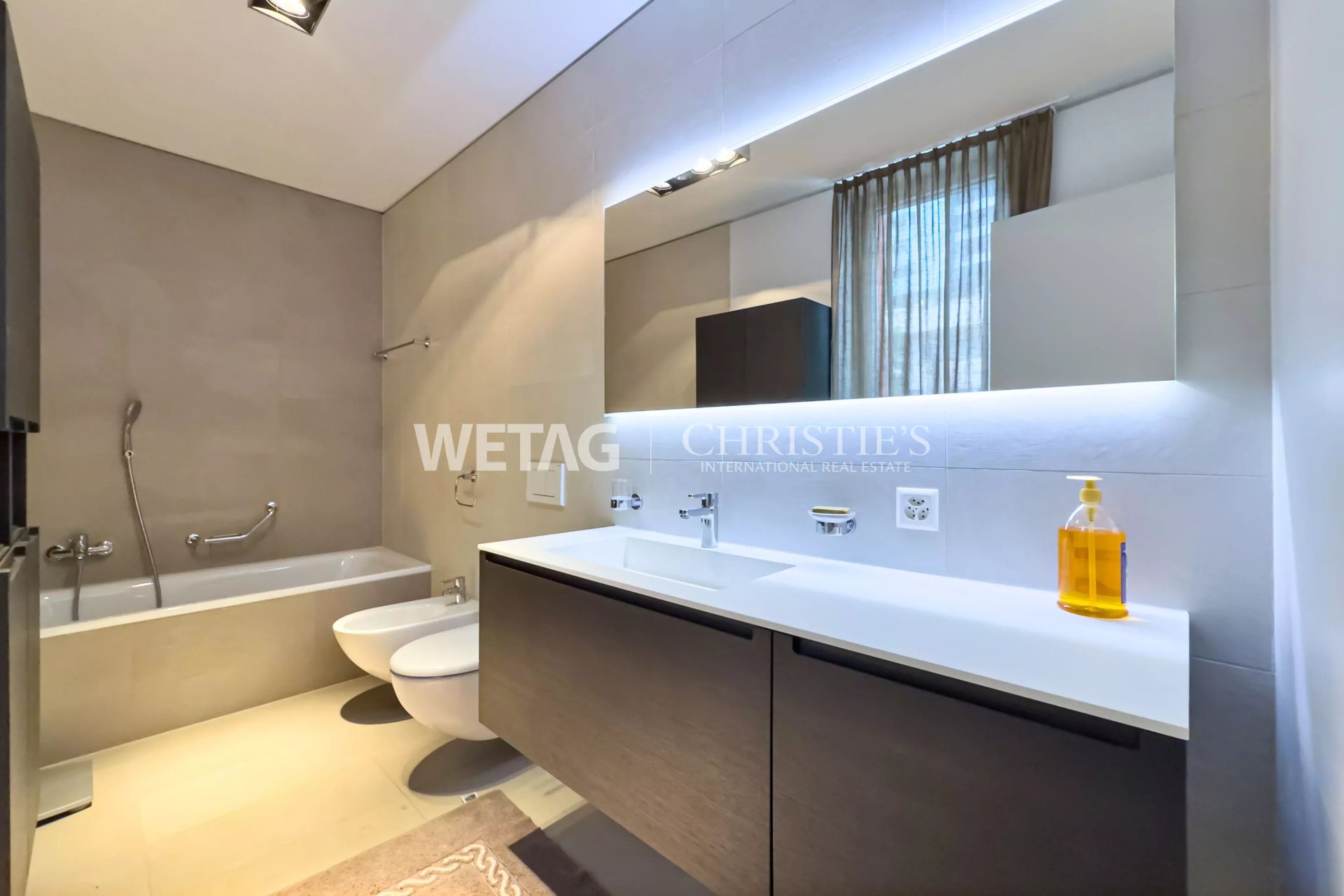 3 Bedroom Apartment/Flat's Image 3