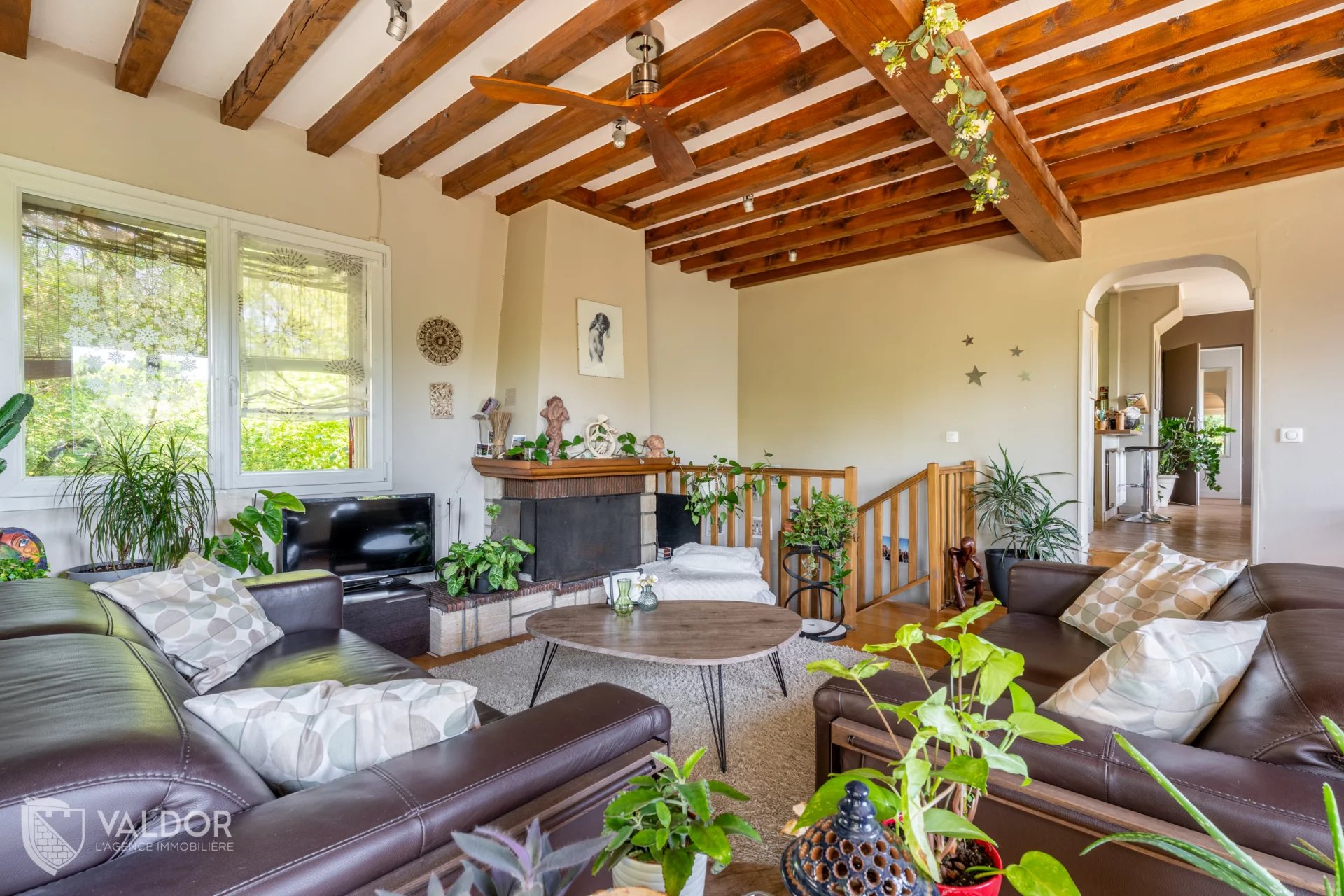 Dardilly – Chalet familial de 7 pièces avec piscine et jardin paysager