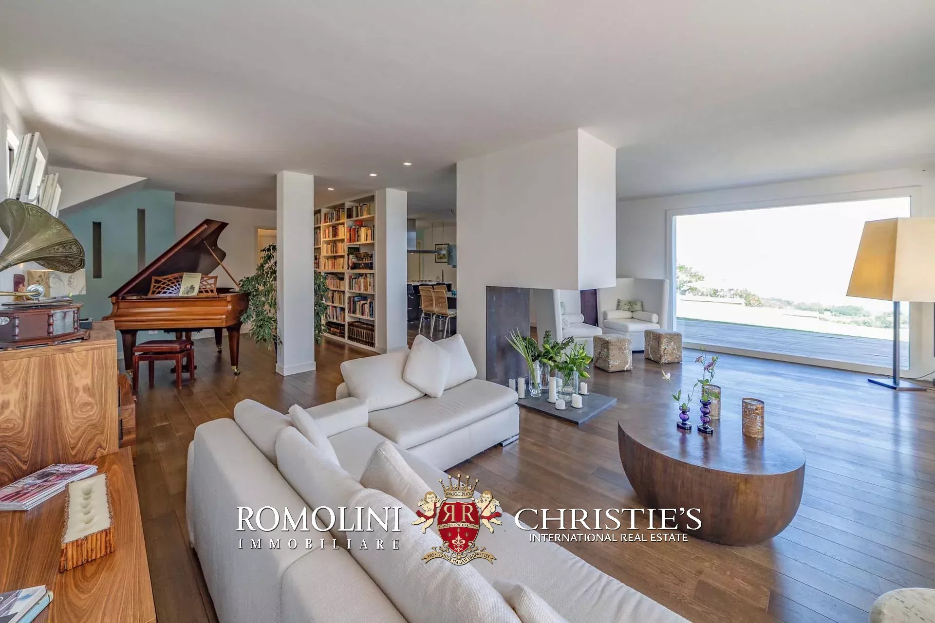 6 Bedroom Villa/Townhouse's Image 34