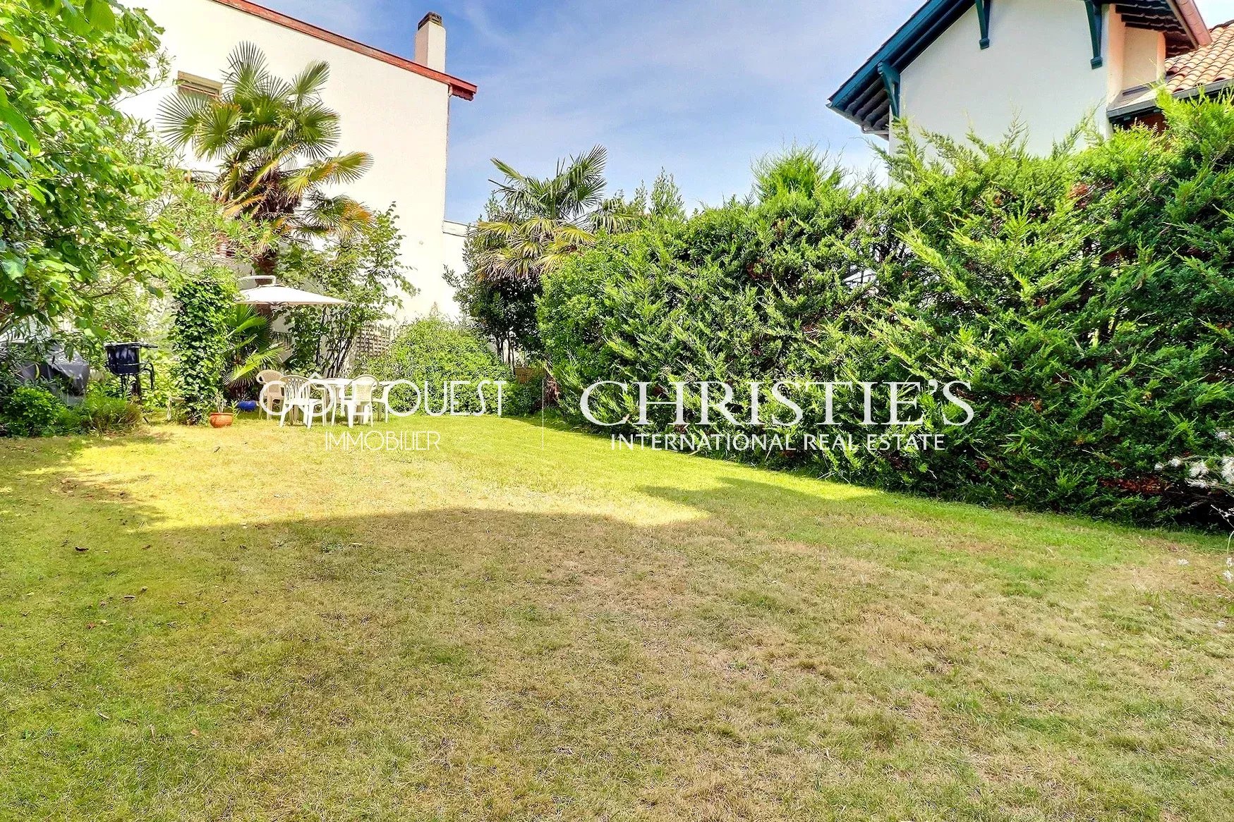 6 Bedroom Villa/Townhouse's Image 3