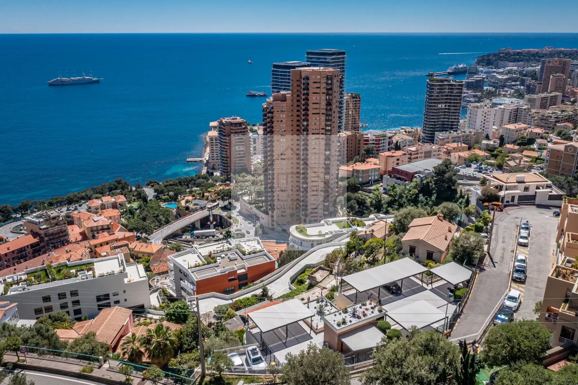 MAGNIFIQUE APPARTEMENT AVEC VUE MER PANORAMIQUE À ROQUEBRUNE-CAP-MARTIN — photo 2
