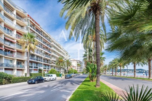 70m2 flat on the Promenade des Anglais Panoramic sea view — photo 3