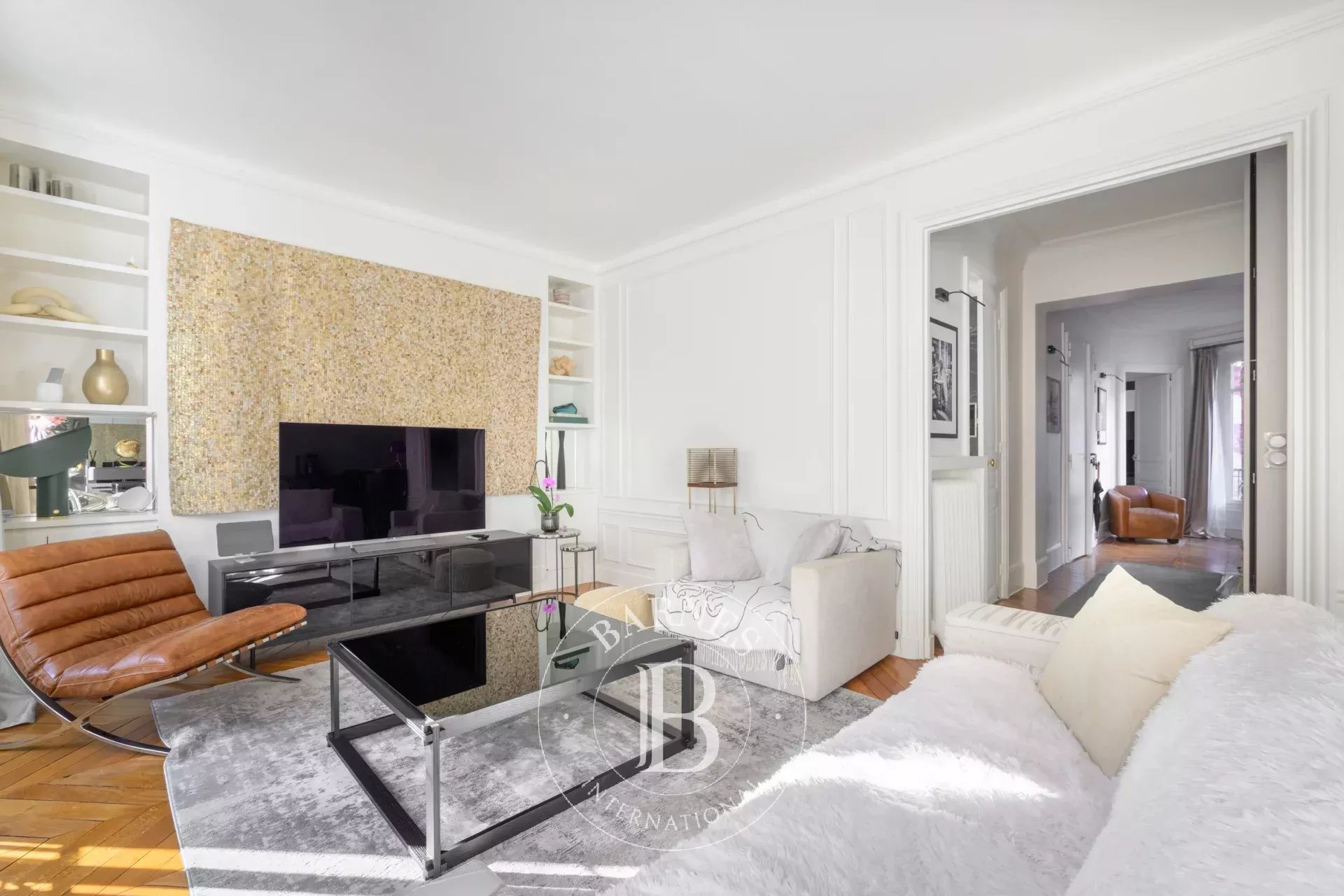 Paris 16th - Trocadéro - 2 bedroom apartment - High Floor - Sunny - Air-conditioned