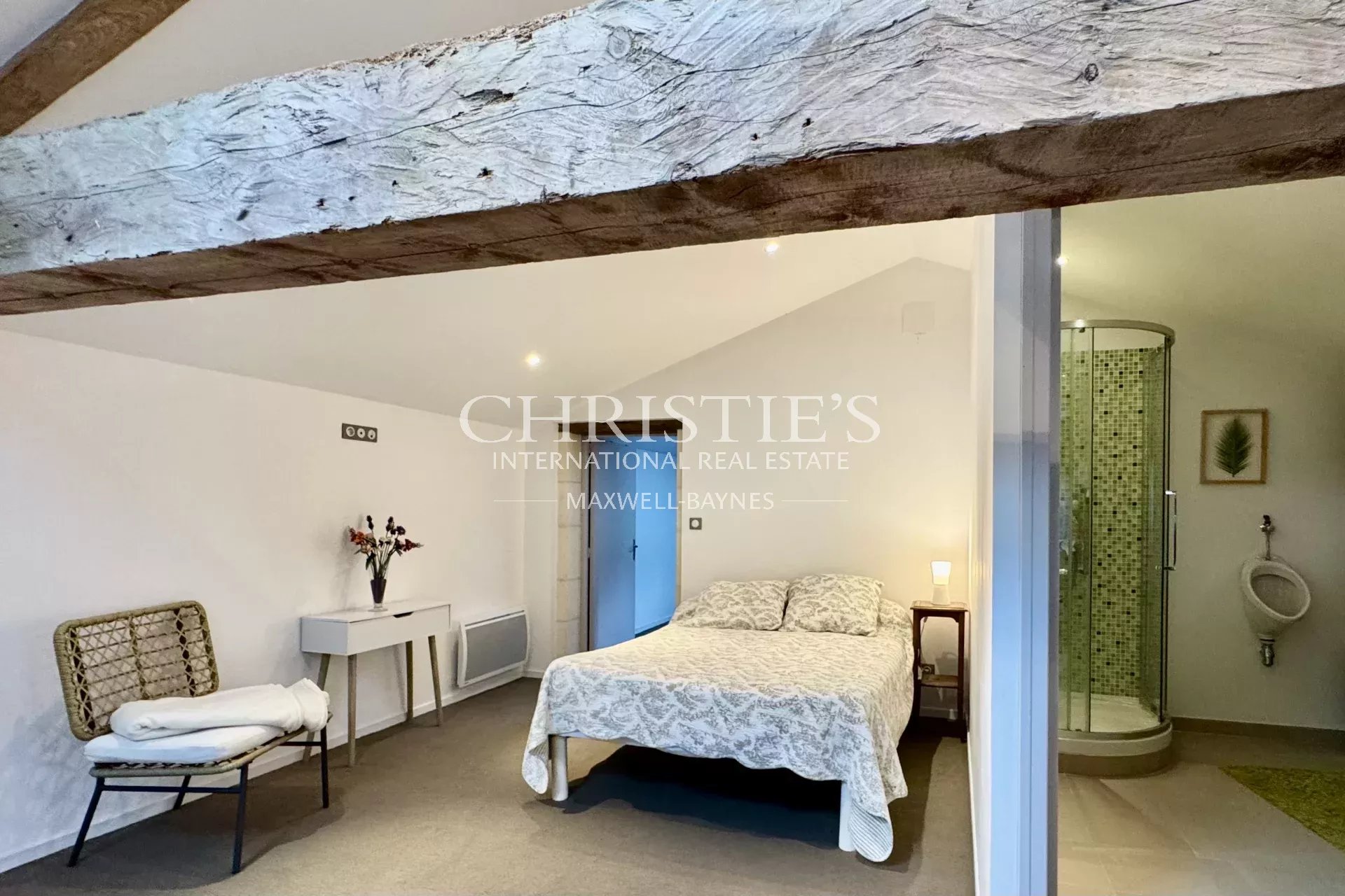 7 Bedroom Villa/Townhouse's Image 33