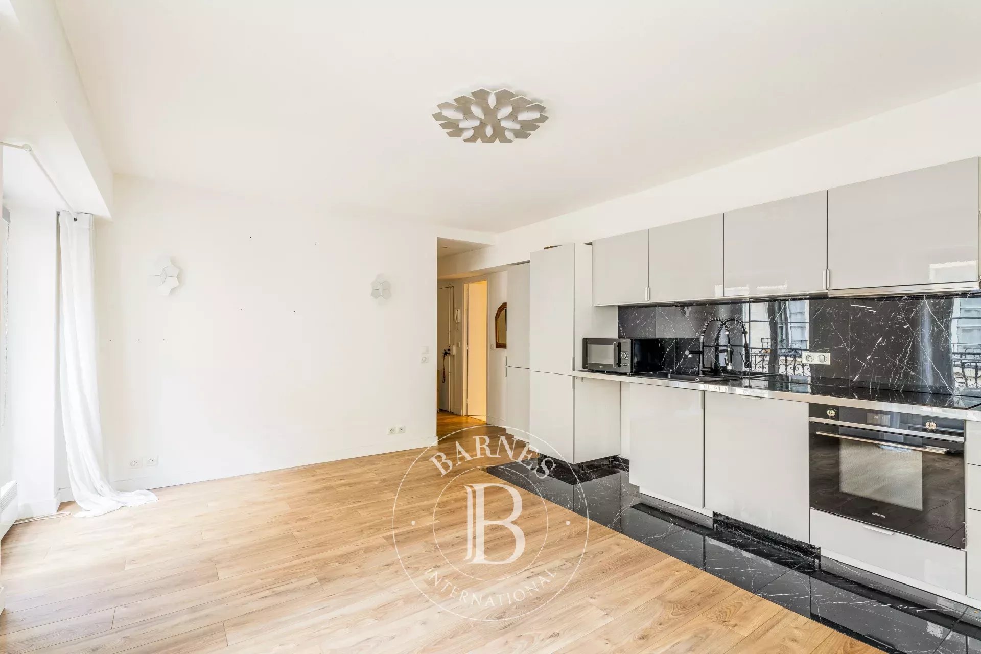 Daire Paris 4ème - picture 5