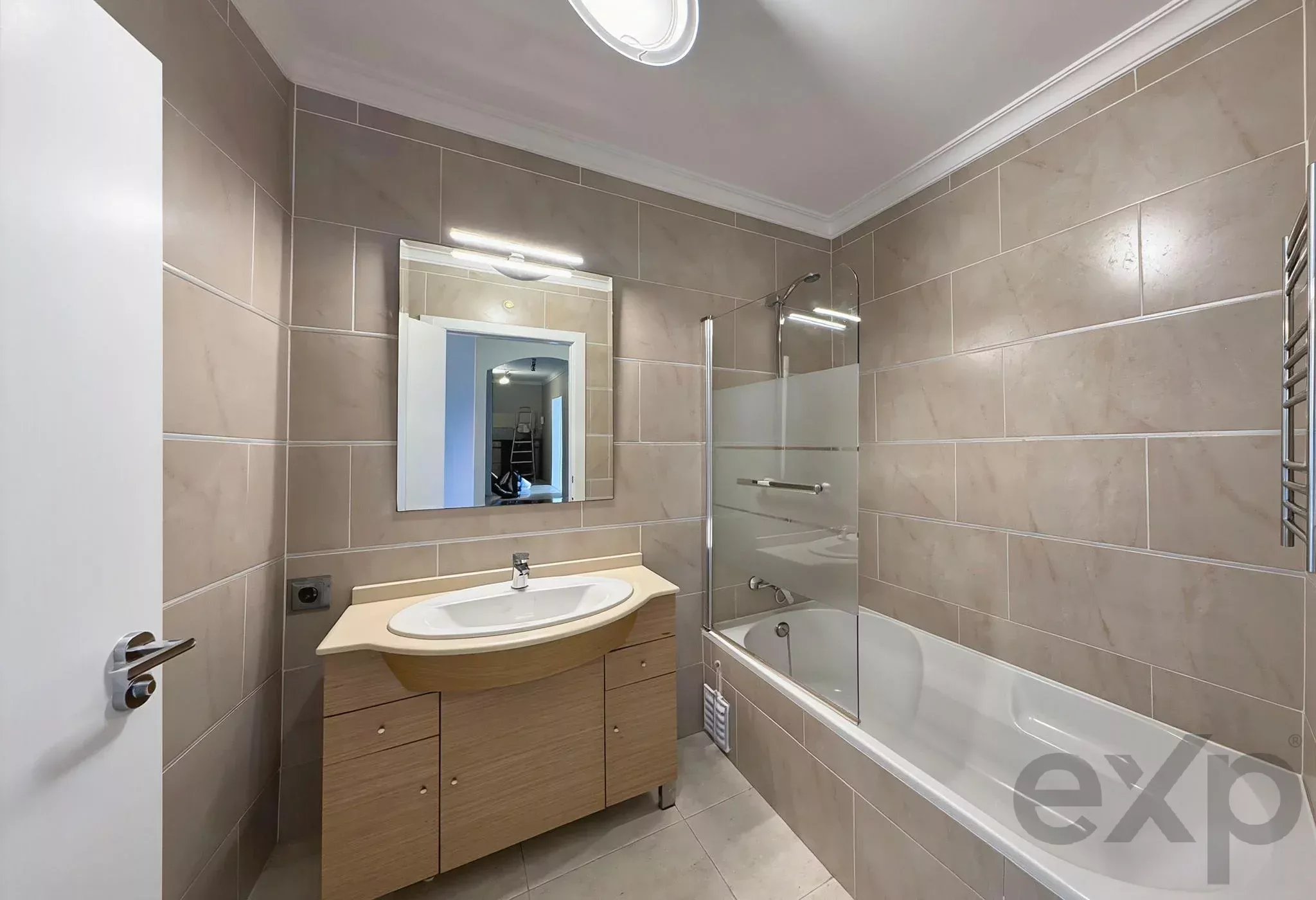 Spacious 3-Bedroom Apartment in Quelfes, Olhão 86993728 image 10