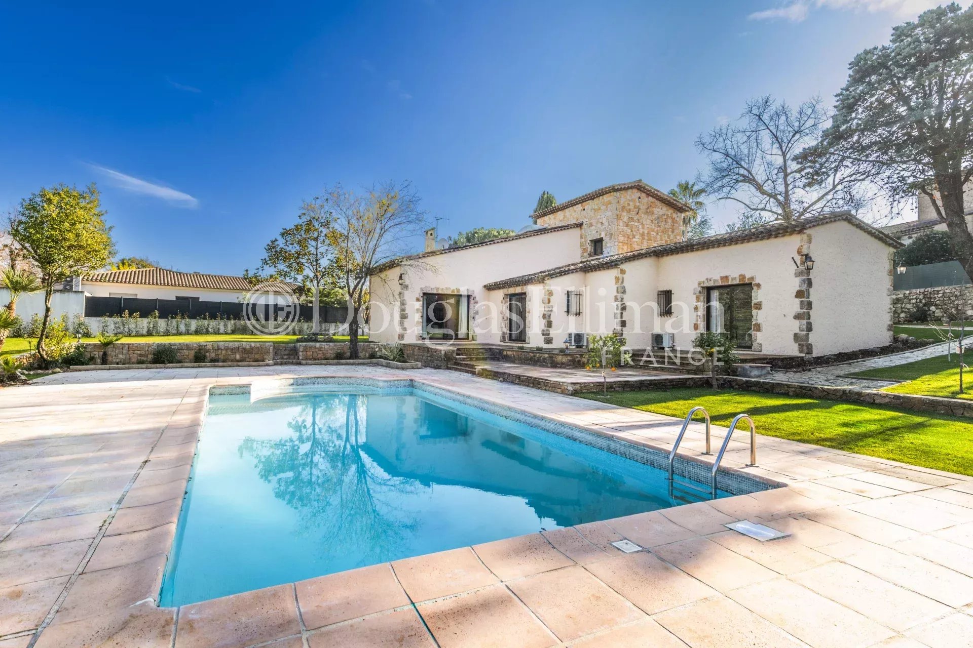 VALBONNE : Une Magnifique Maison de Caractère - Image nᵒ2