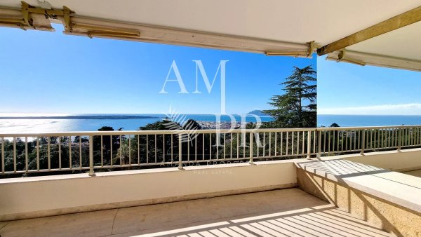 Apartment with sea view in a prestigious residence — photo 3